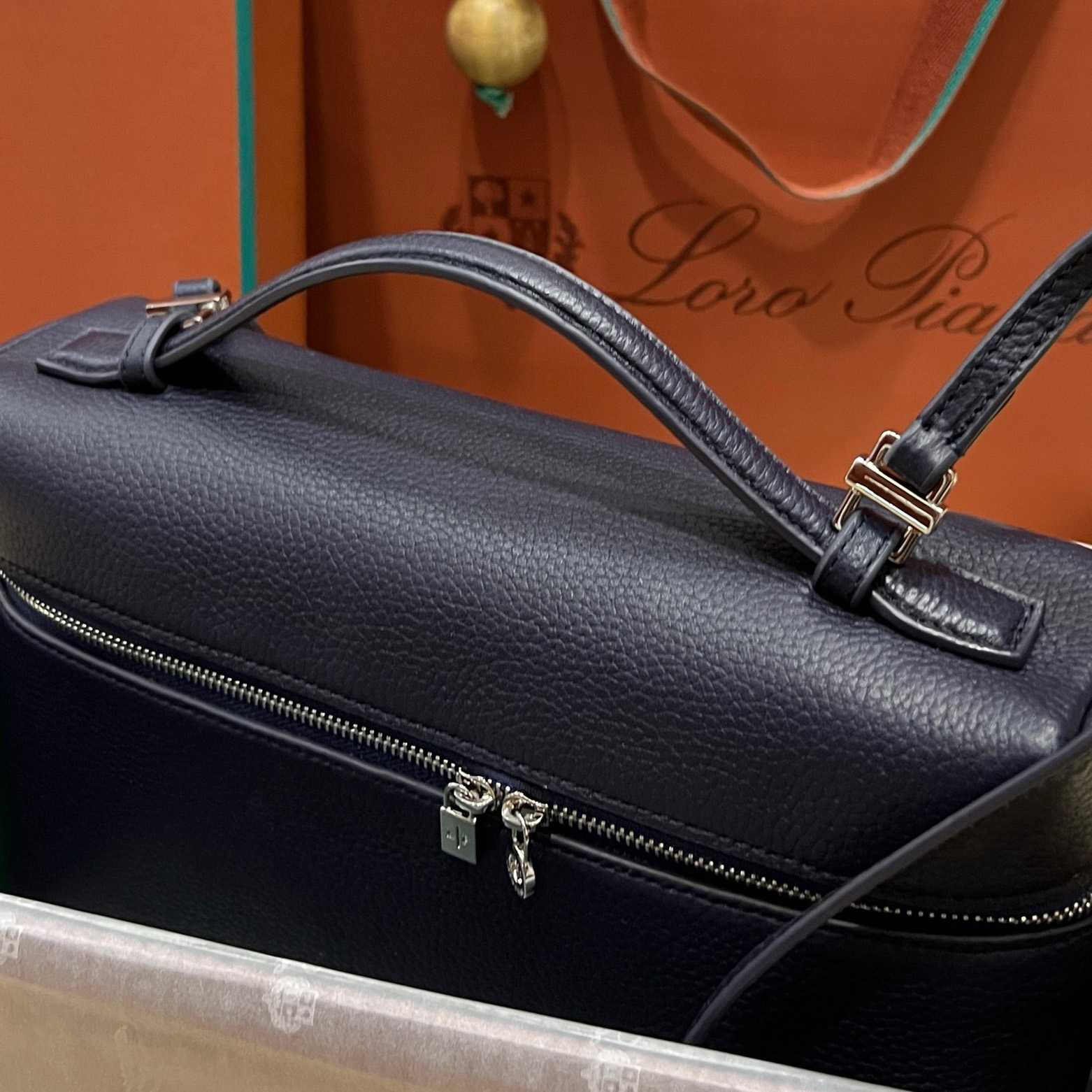 Loro Piana Extra Pocket Pouch L27 - 
