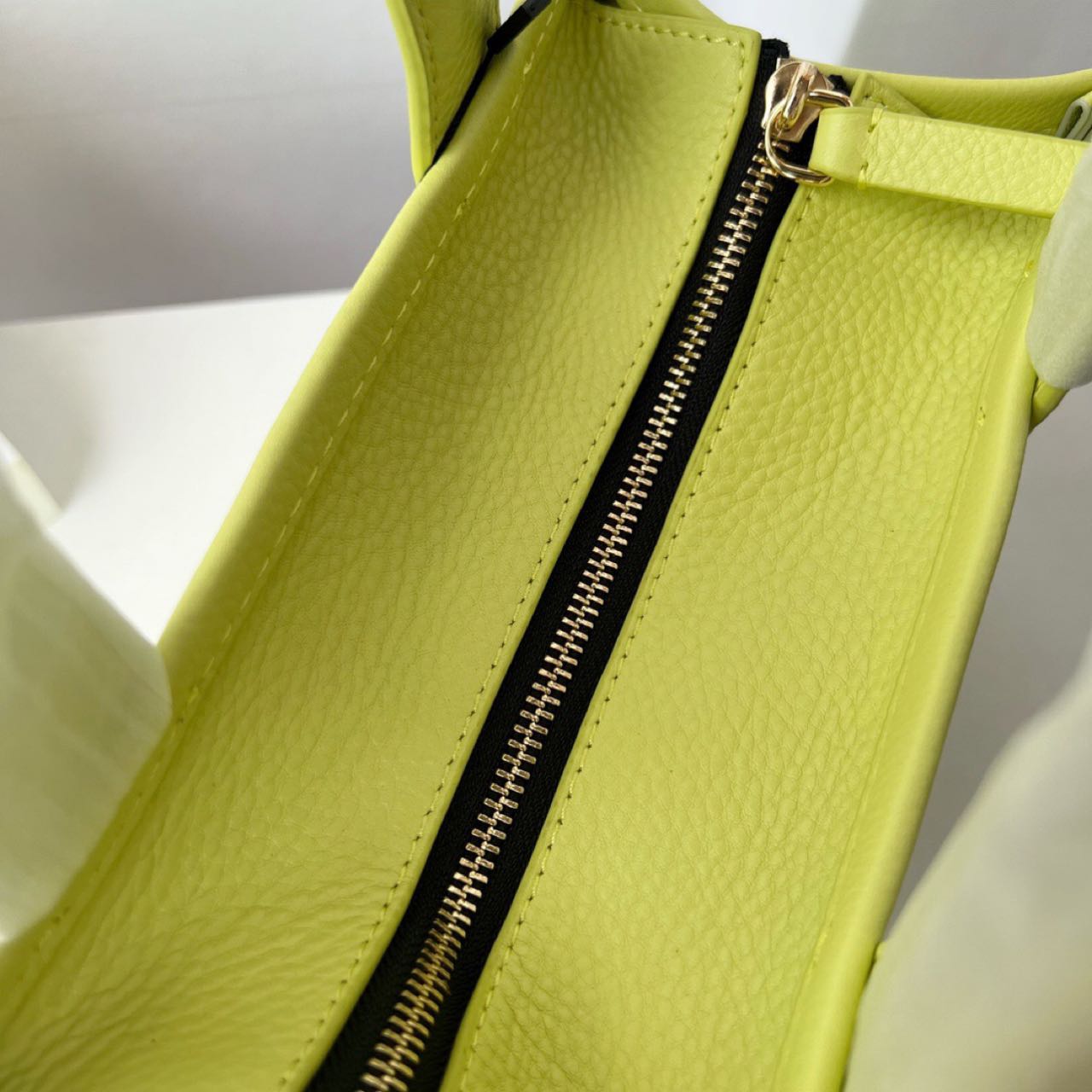 Marc Jacobs The Jacquard Large Tote Bag (26-20-13cm) - 