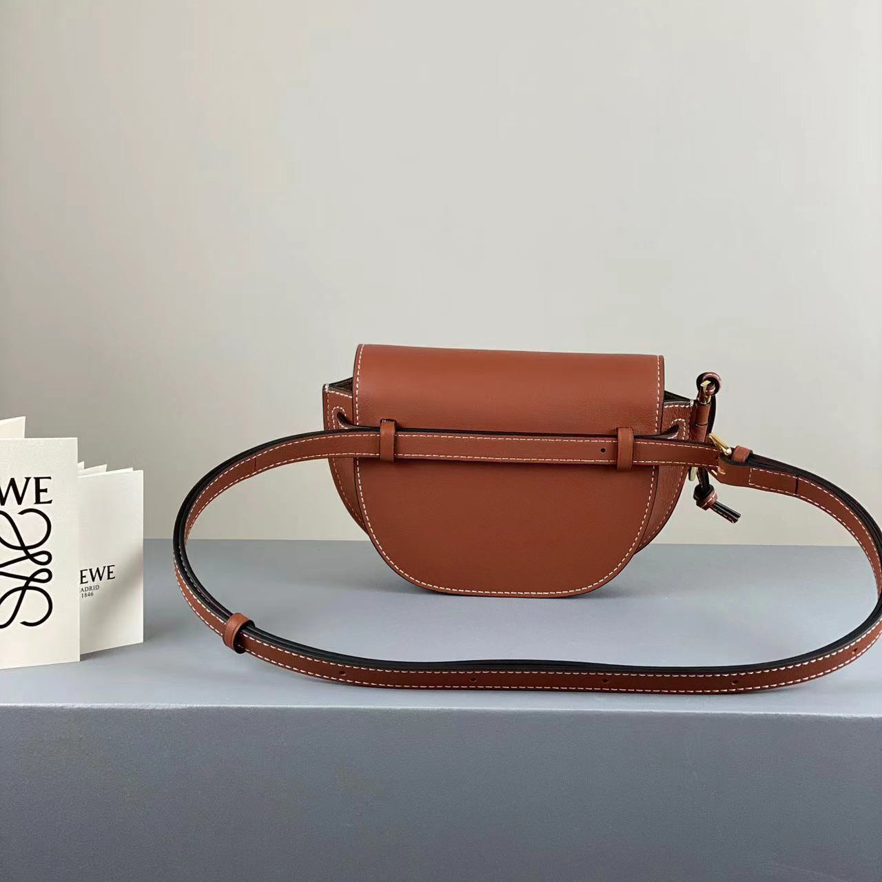 Loewe Gate Shoulder Bag  ( 20-13-8  cm) - 