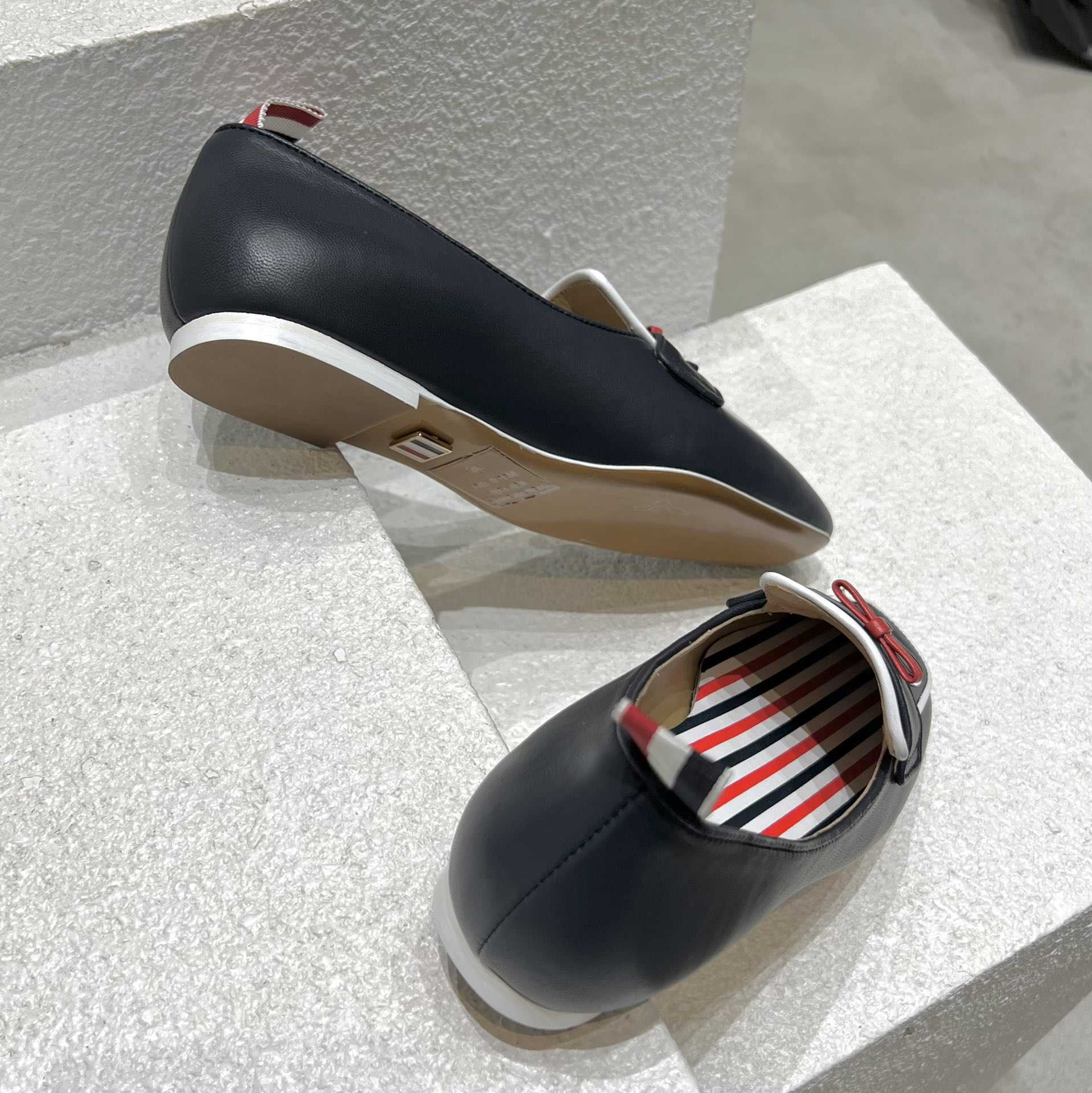 Thom Browne Navy Calf Leather Flexible Leather Sole 3-bow Loafer - 