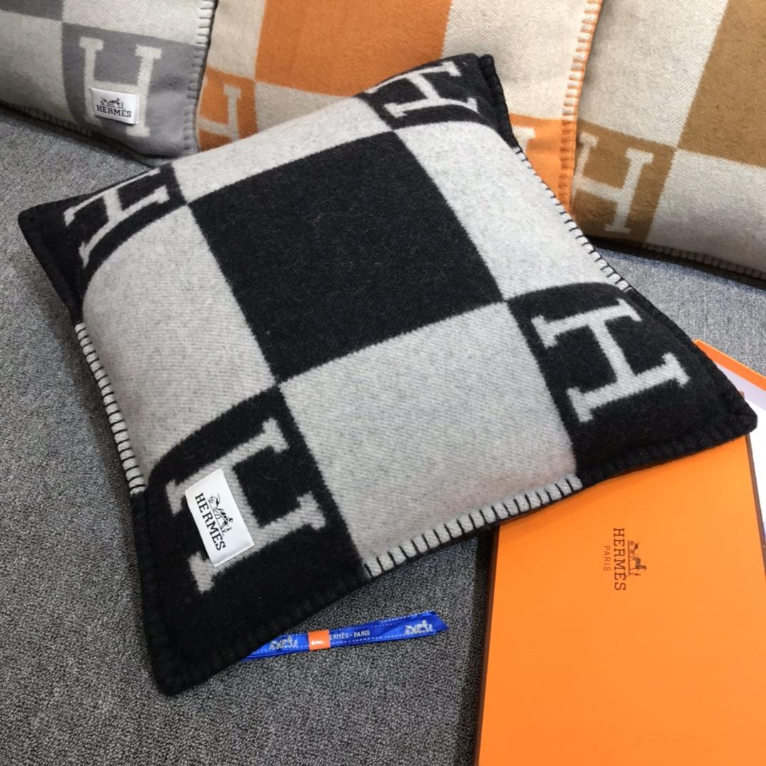 Hermes Avalon Pillow - 