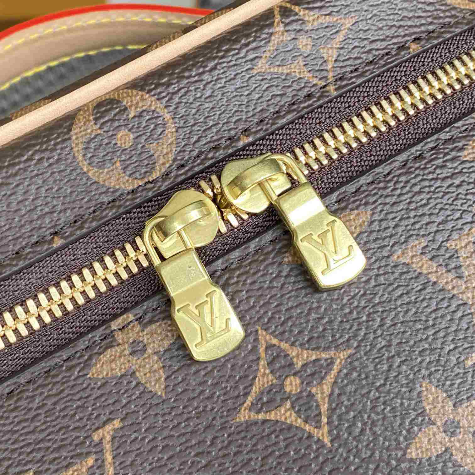 Louis Vuitton Nice Mini Toiletry Pouch  M44495 - 