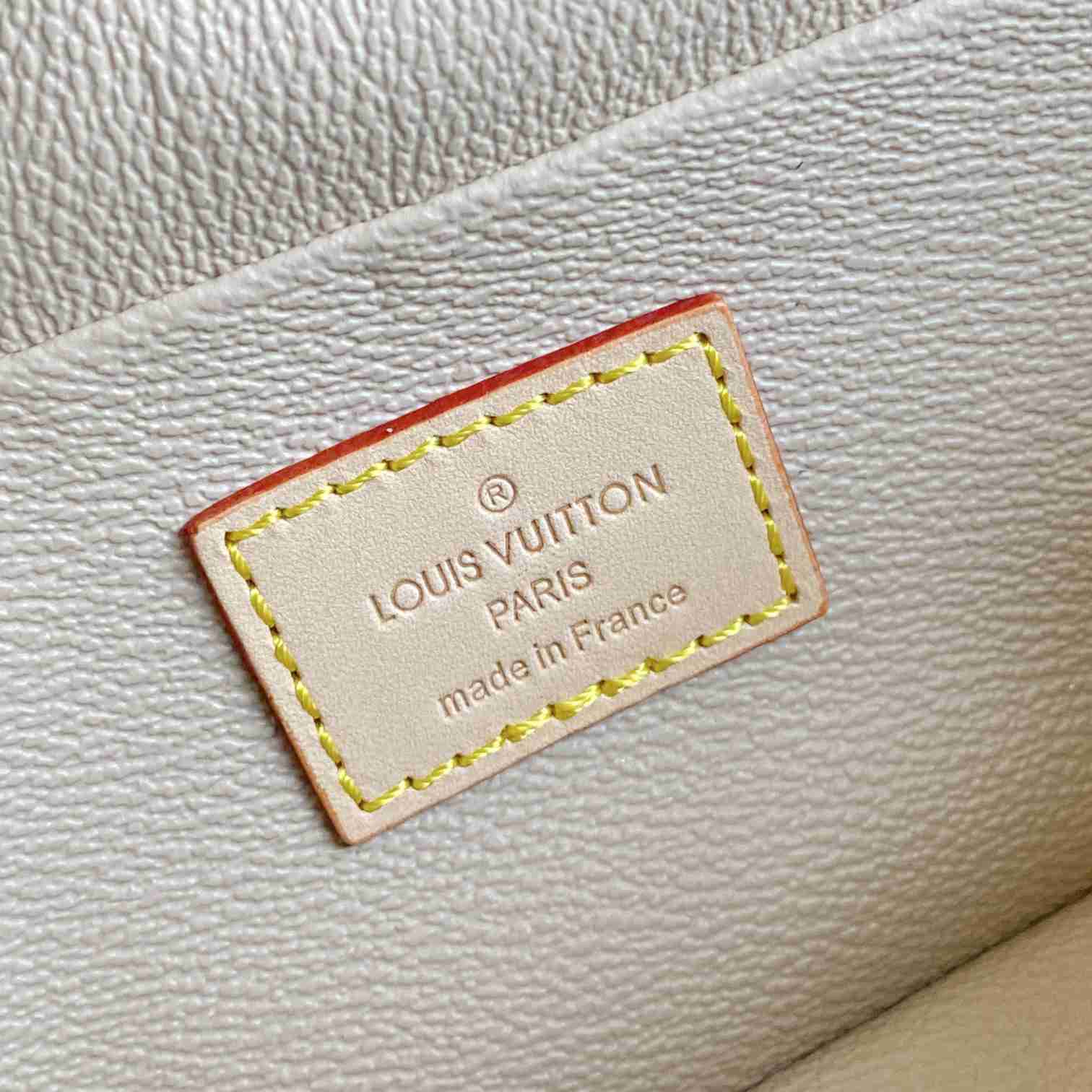 Louis Vuitton Nice Mini Toiletry Pouch  M44495 - 
