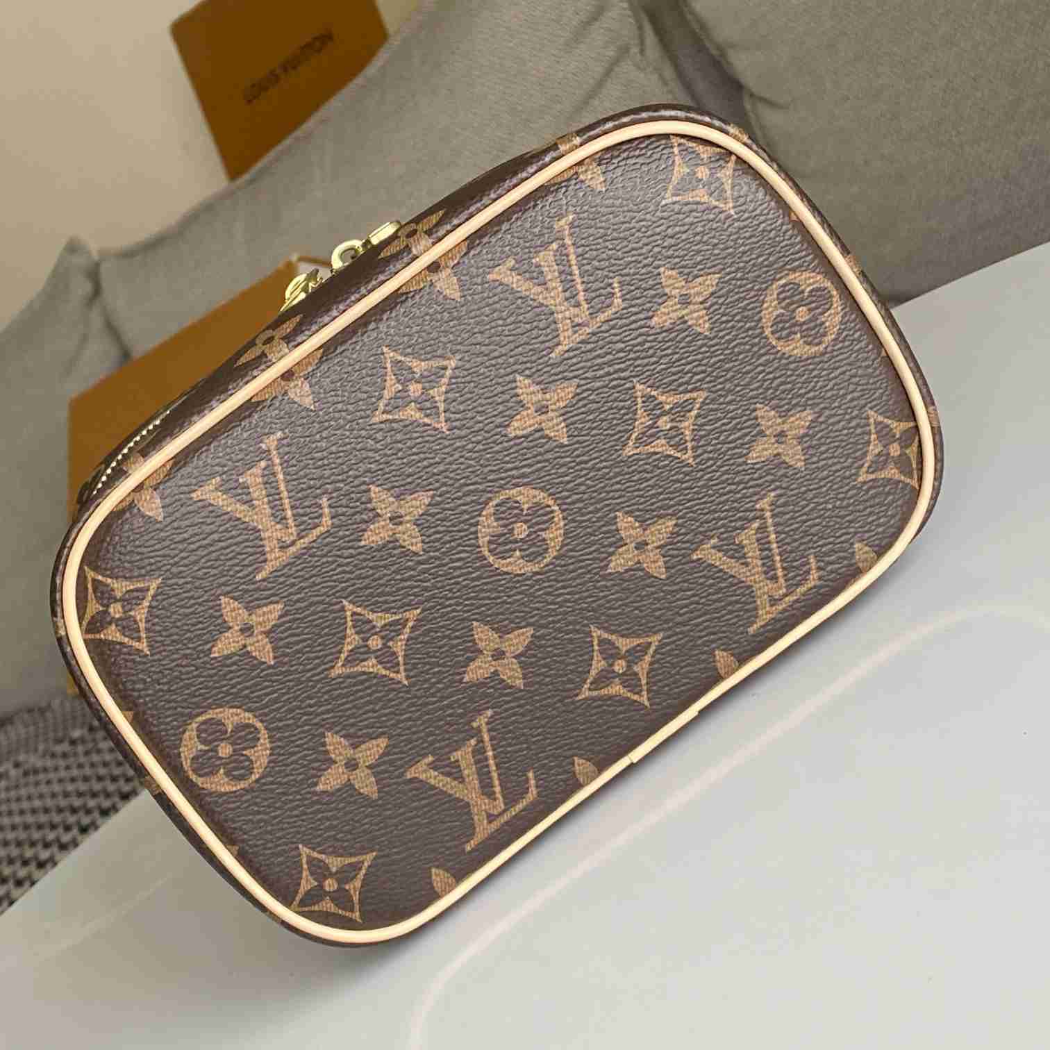 Louis Vuitton Nice Mini Toiletry Pouch  M44495 - 