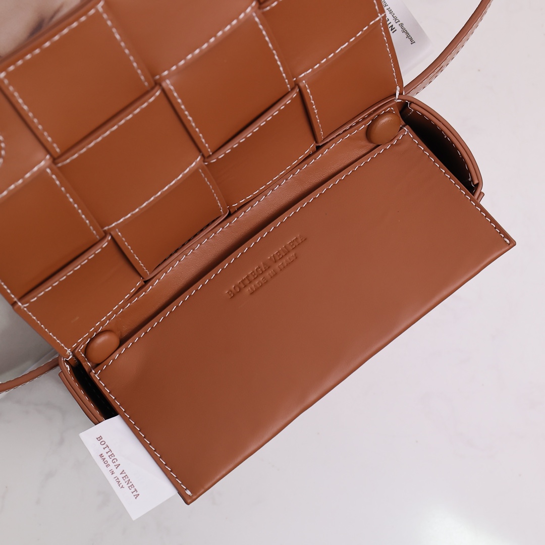 Bottega Veneta Cassette Belt Bag - 