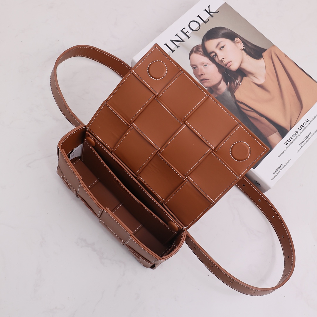 Bottega Veneta Cassette Belt Bag - 