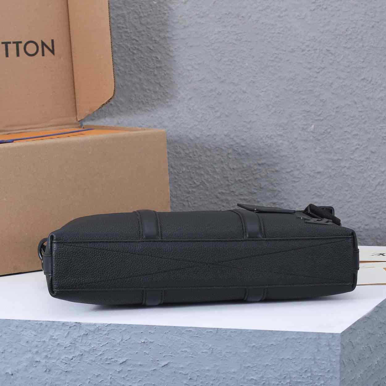 Louis Vuitton Takeoff Briefcase     M59159 - 