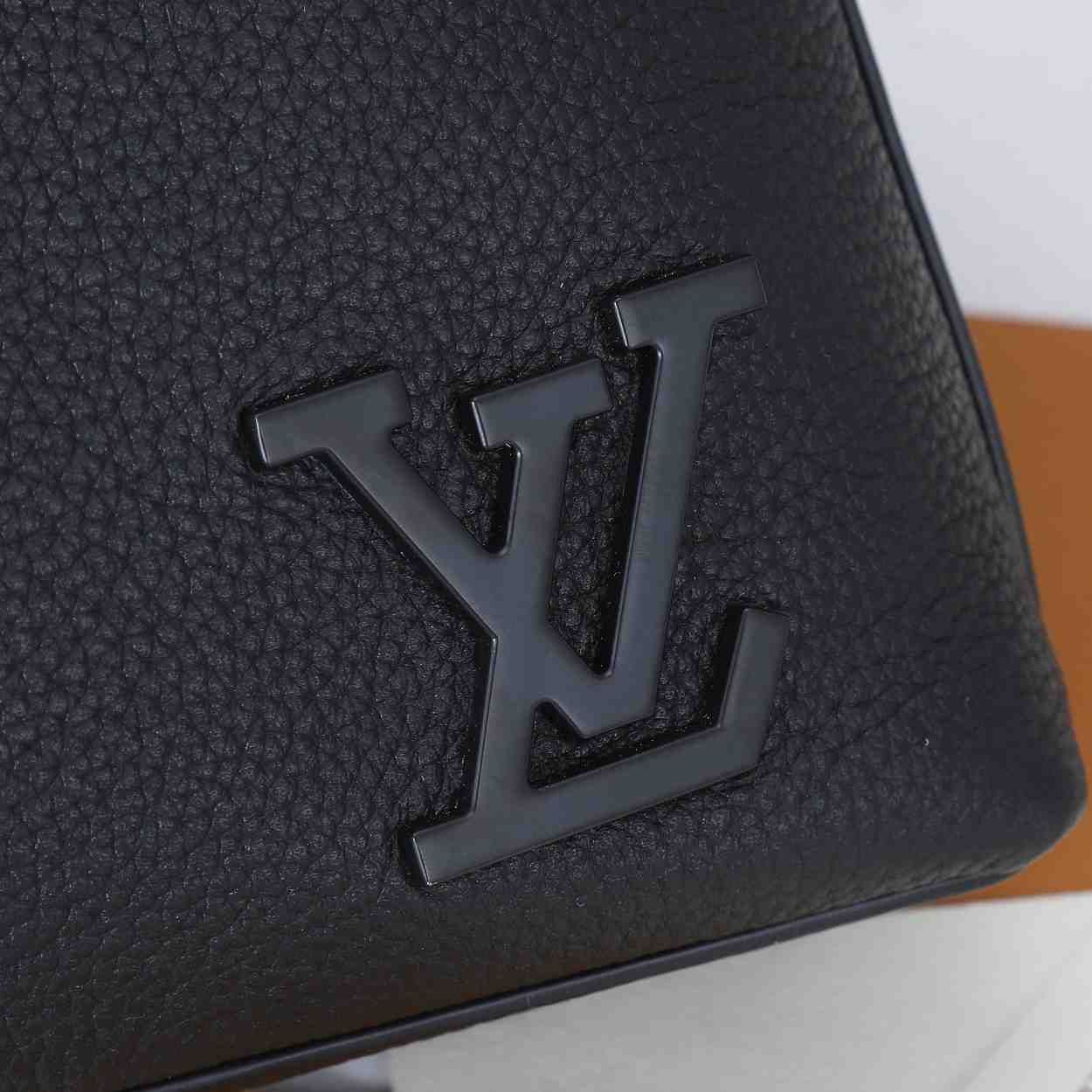 Louis Vuitton Takeoff Briefcase     M59159 - 