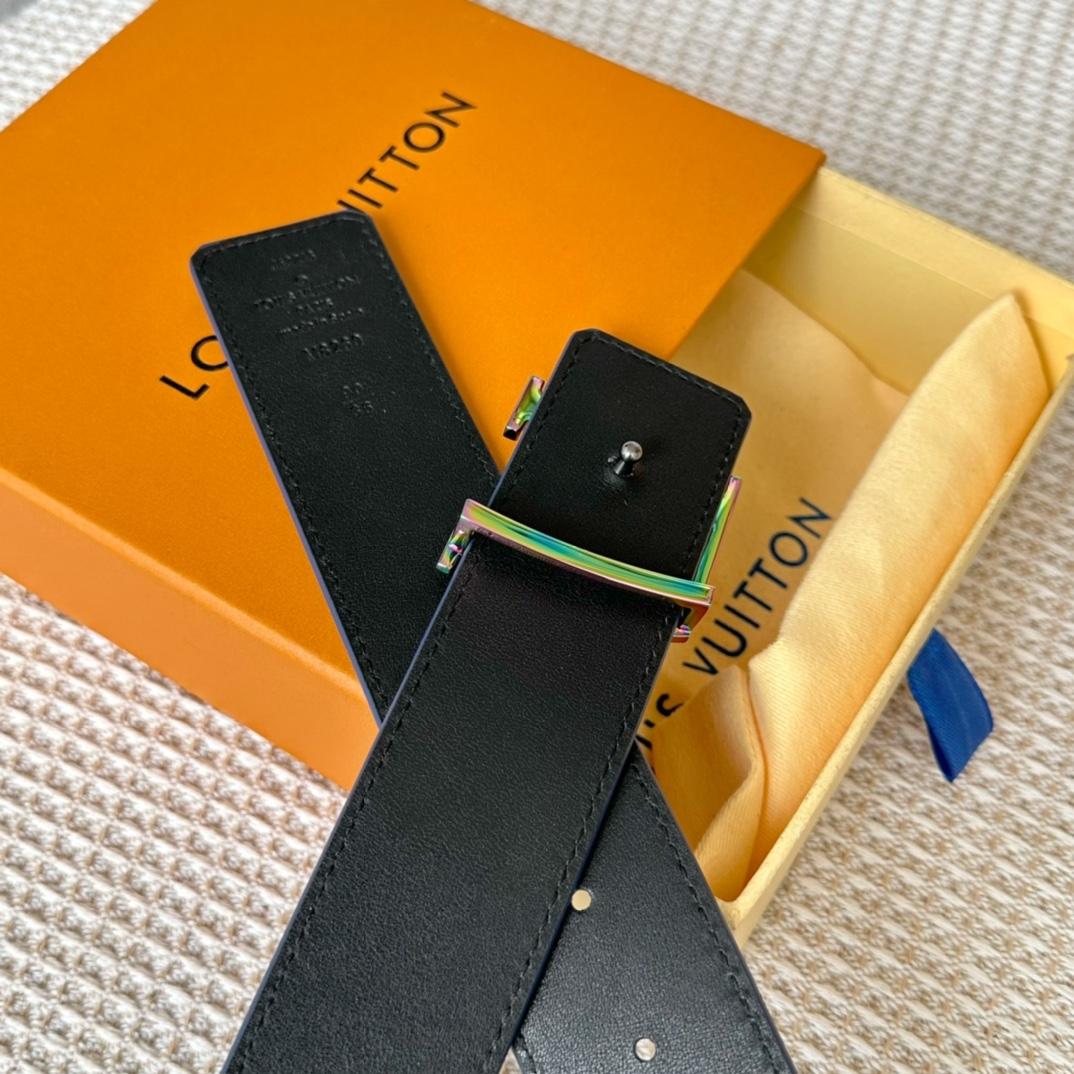 Louis Vuitton LV Initials 40mm Reversible Belt   M8260U - 