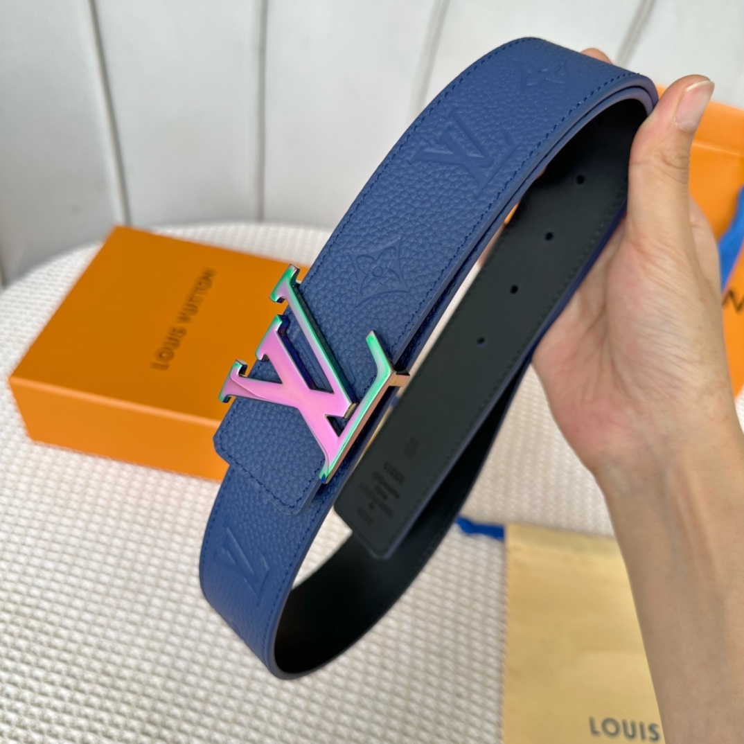 Louis Vuitton LV Initials 40mm Reversible Belt   M8260U - 