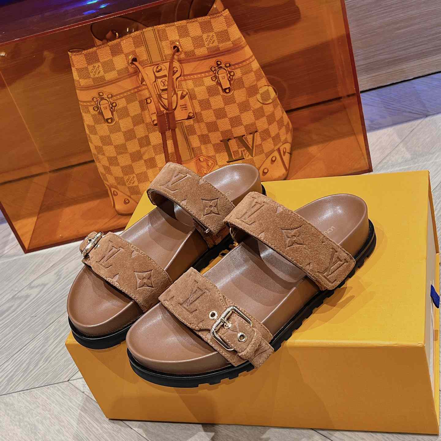 Louis Vuitton Bom Dia Flat Comfort Mule    1ABOY4 - 