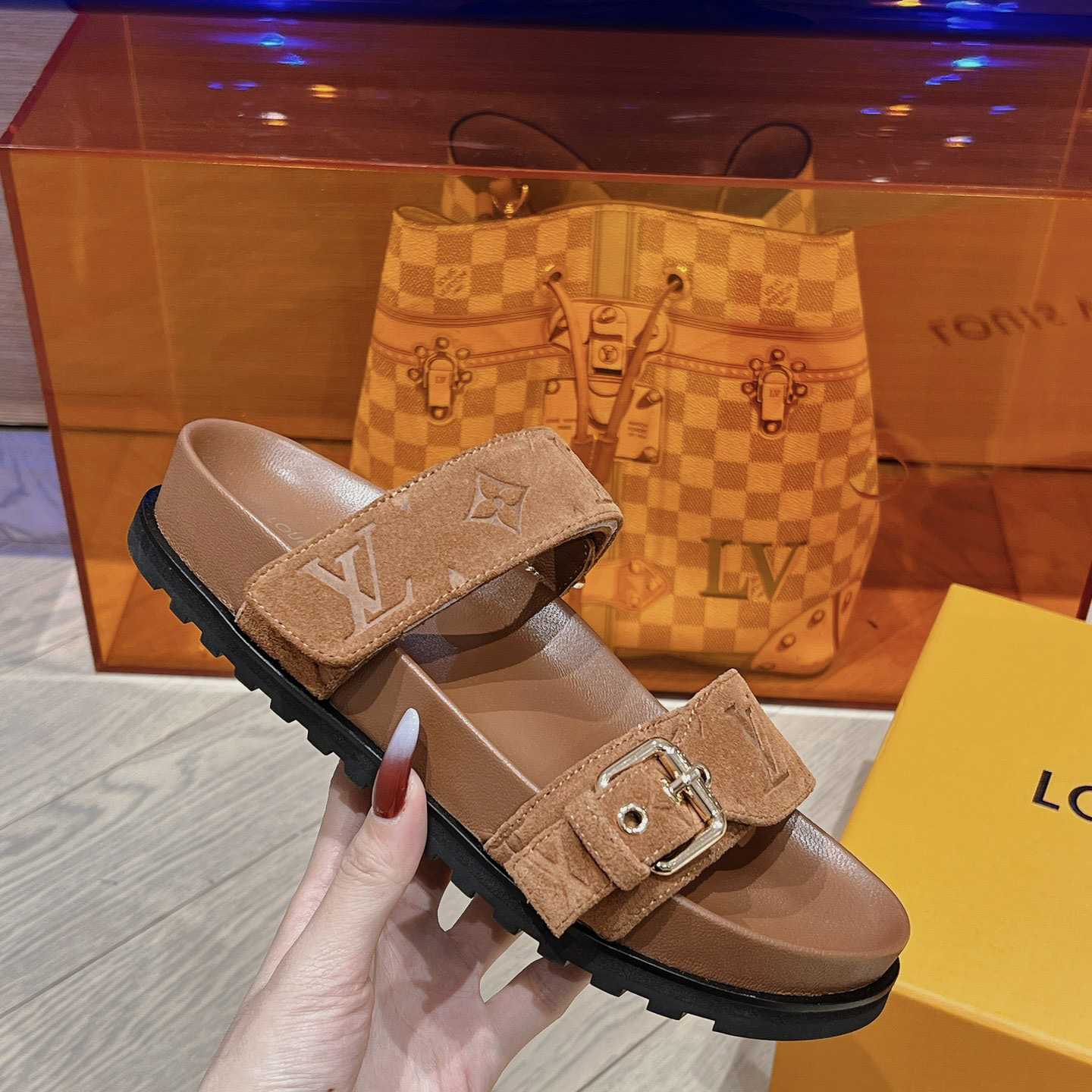 Louis Vuitton Bom Dia Flat Comfort Mule    1ABOY4 - 