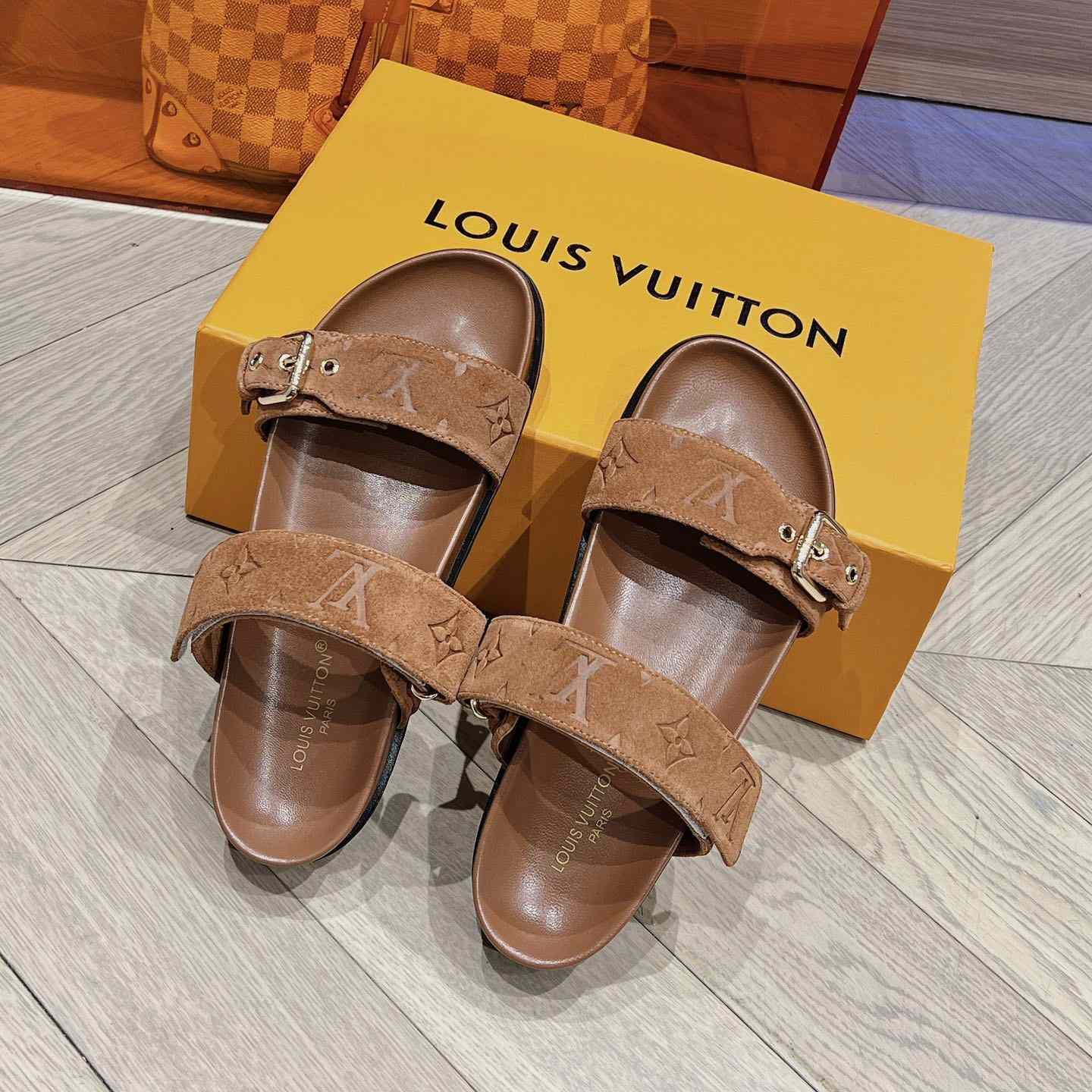 Louis Vuitton Bom Dia Flat Comfort Mule    1ABOY4 - 