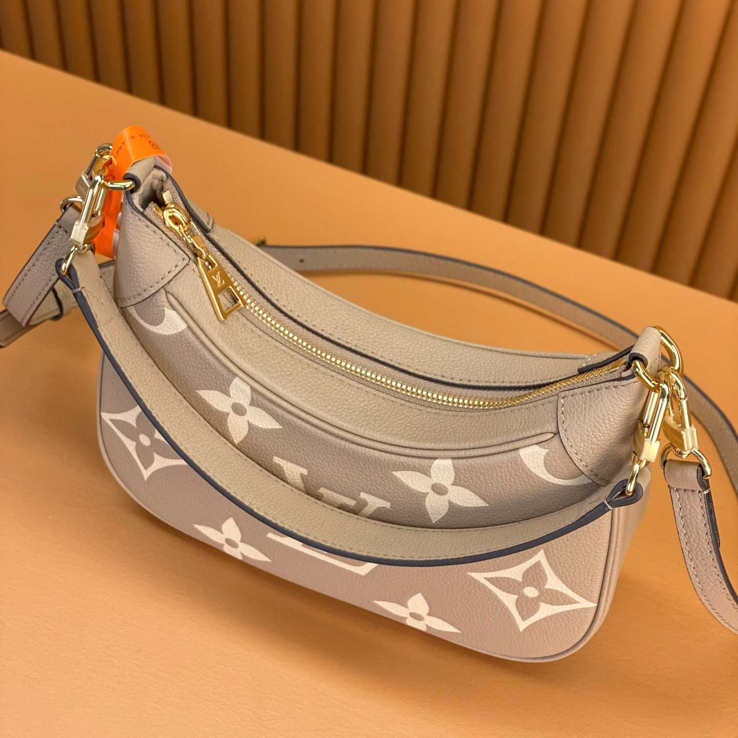 Louis Vuitton Bagatelle (24x18x7cm)      M46112 - 