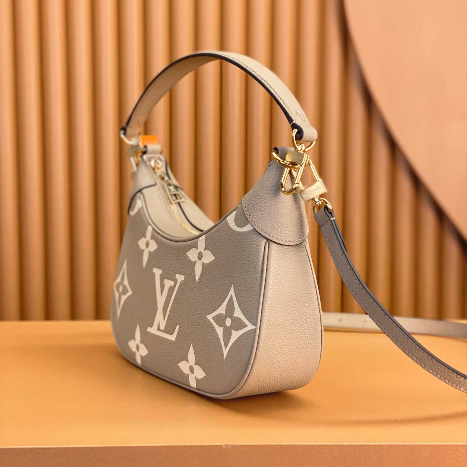 Louis Vuitton Bagatelle (24x18x7cm)      M46112 - 