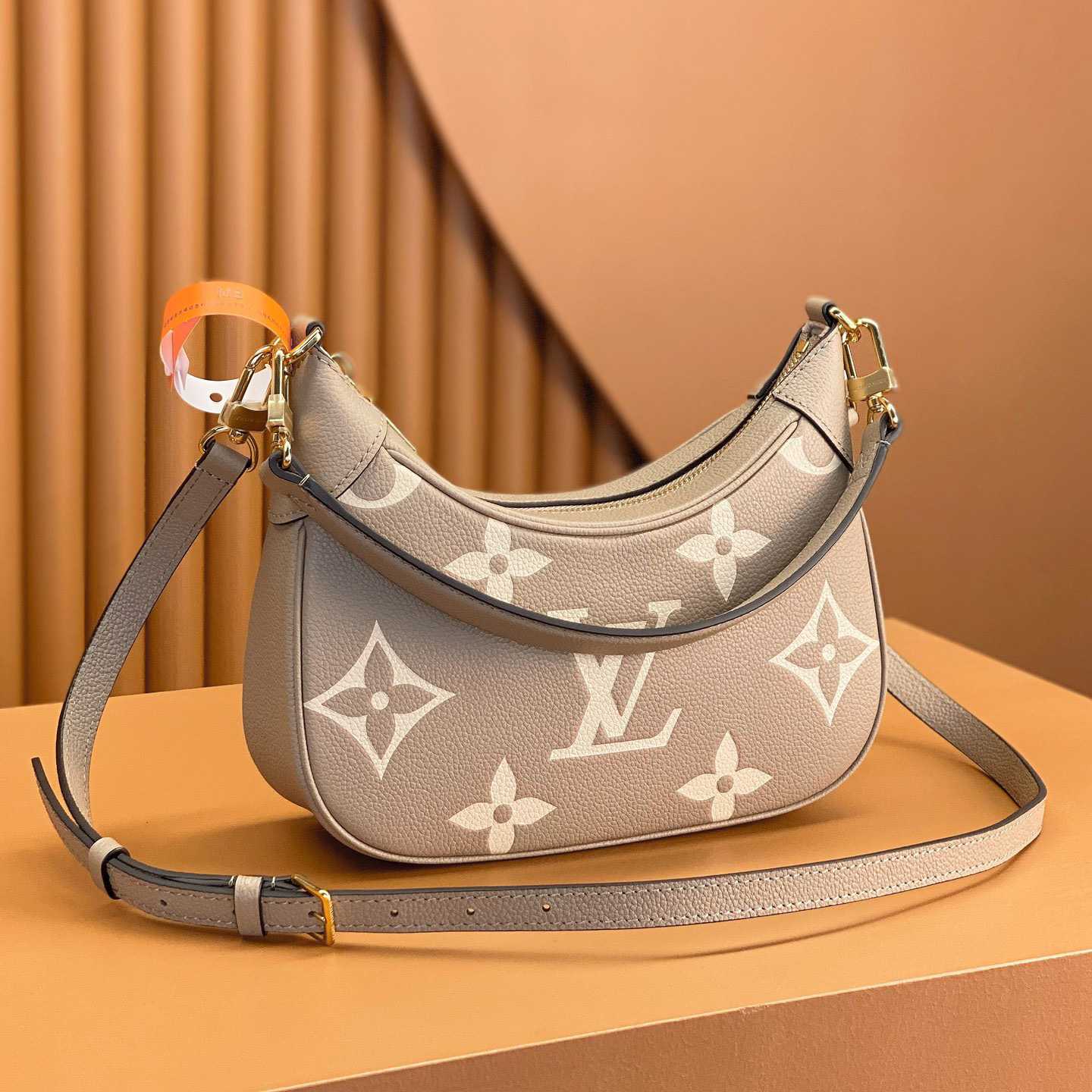 Louis Vuitton Bagatelle (24x18x7cm)      M46112 - 