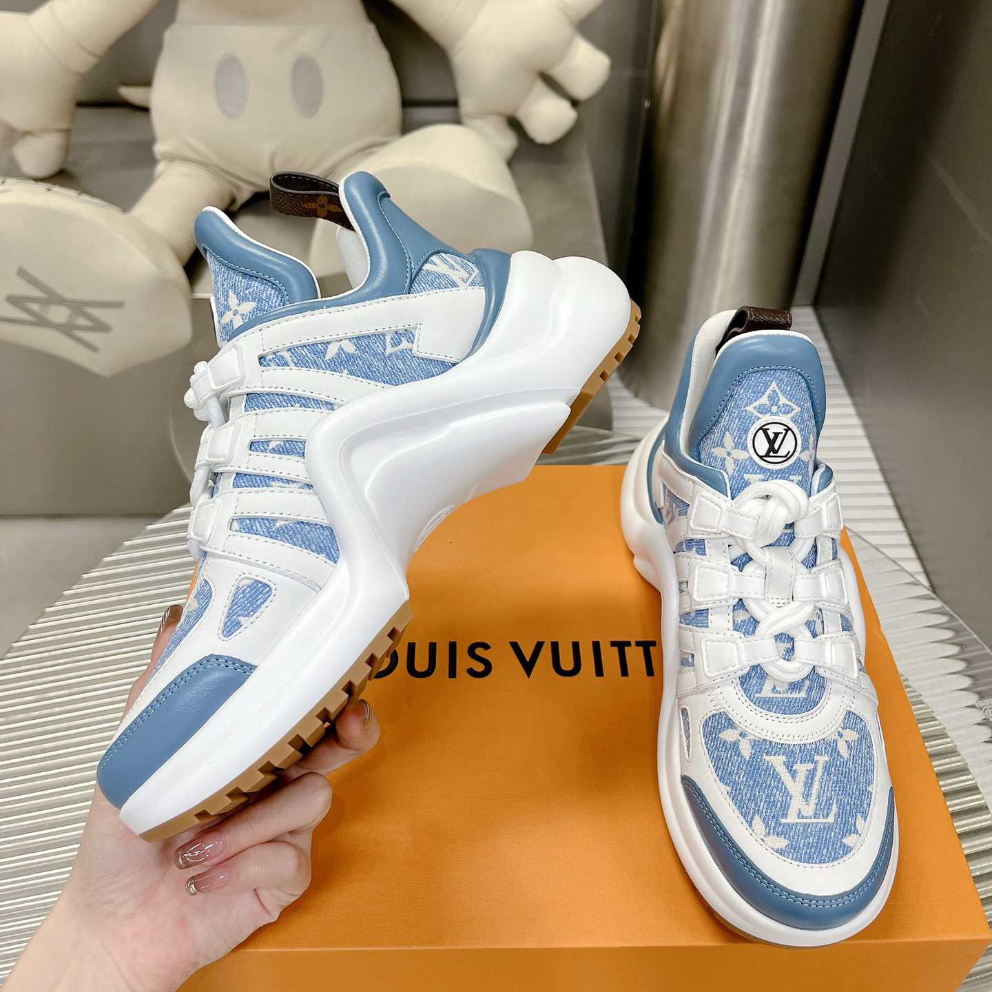 Louis Vuitton LV Archlight Sneaker     1AB30T - 