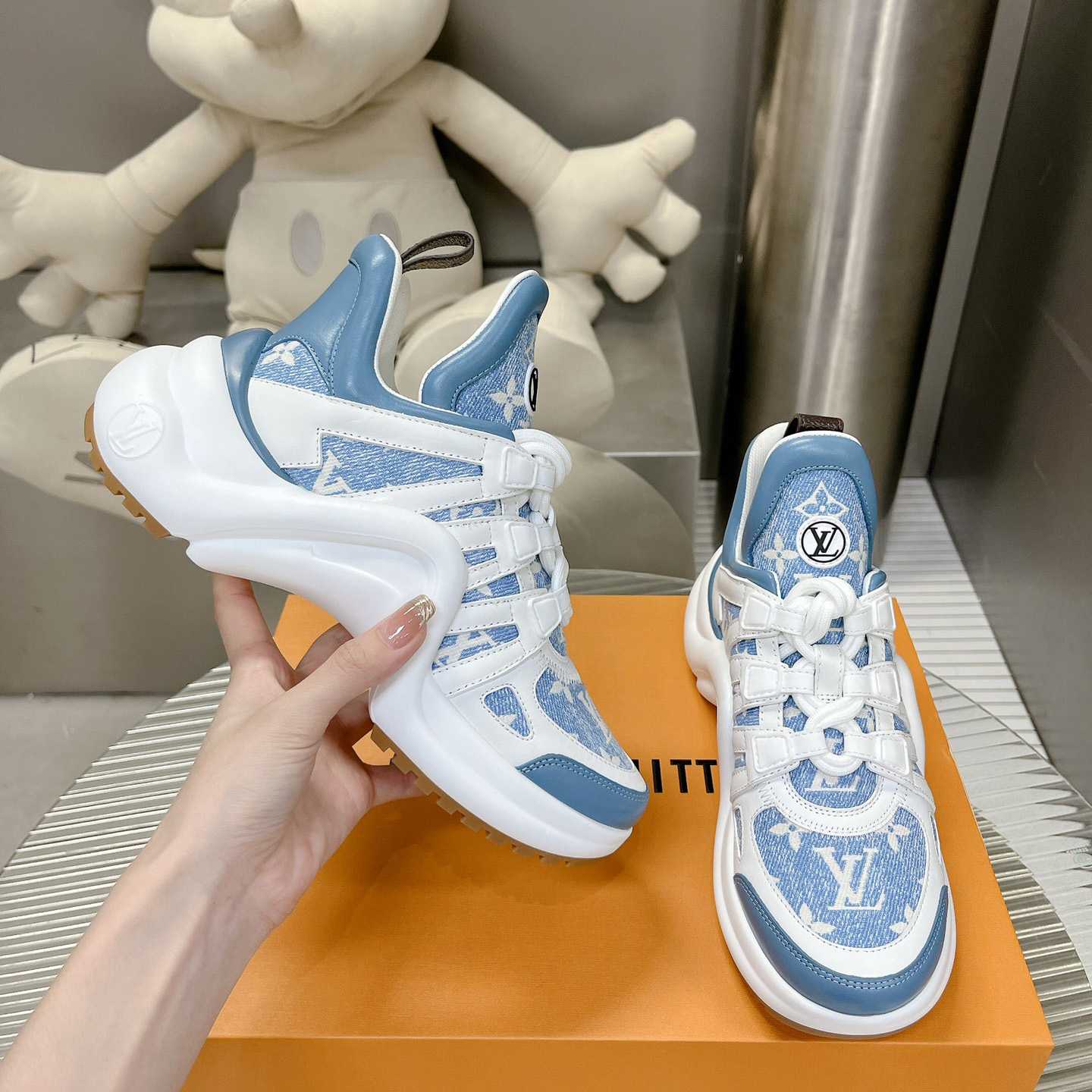 Louis Vuitton LV Archlight Sneaker     1AB30T - 