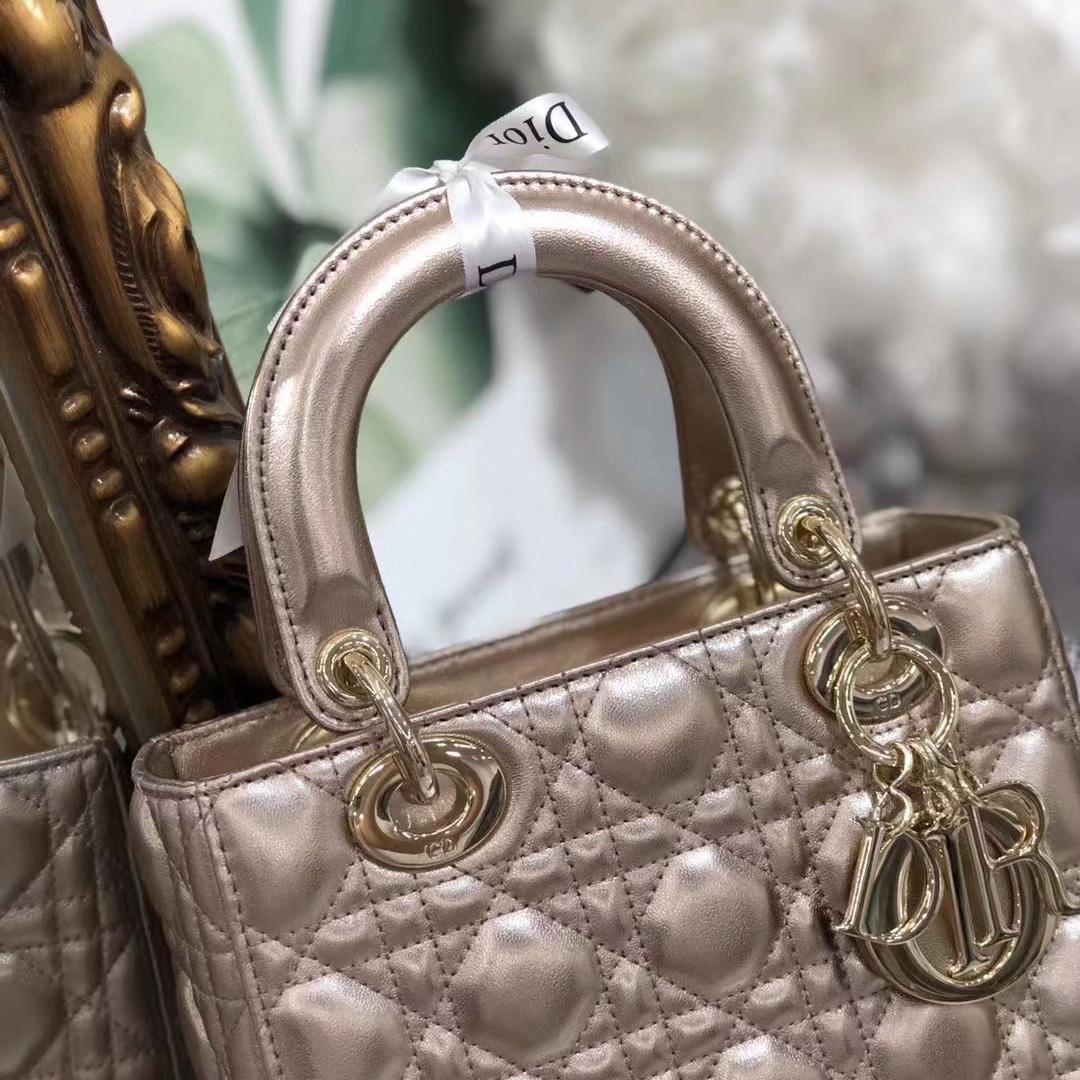 Dior Lady D-Joy Bag(20 x 16.5 x 8cm) - 