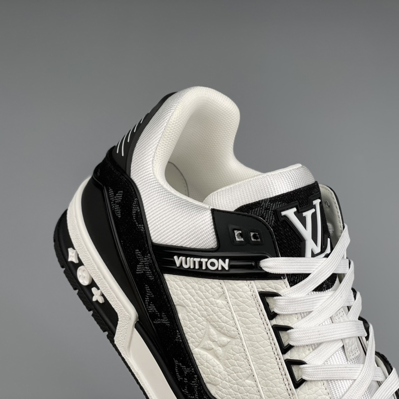 Louis Vuitton Trainer Sneaker In Blakc&White(Upon UK Size) - 