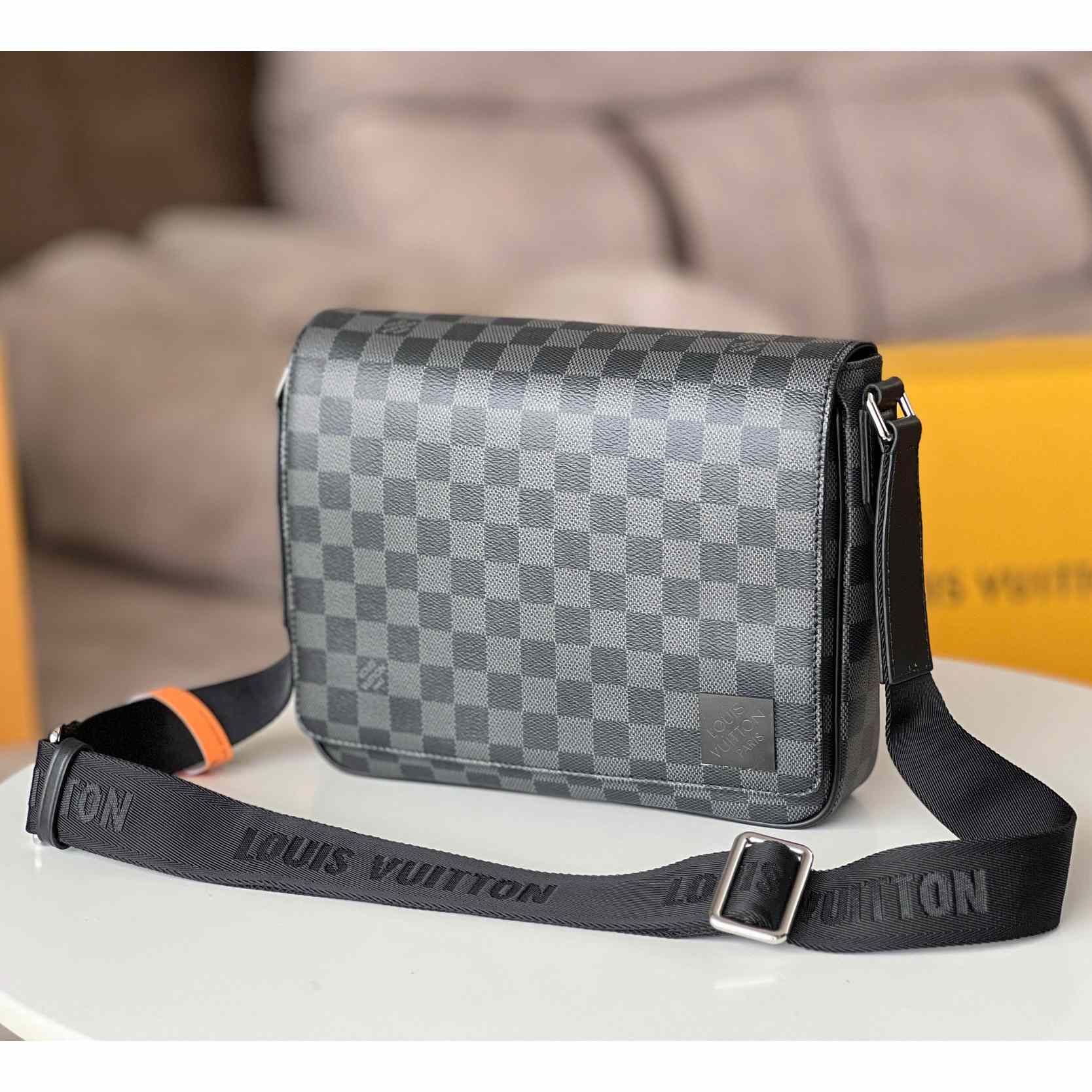 Louis Vuitton District PM (26 x 20 x 7cm)   N42710 - 