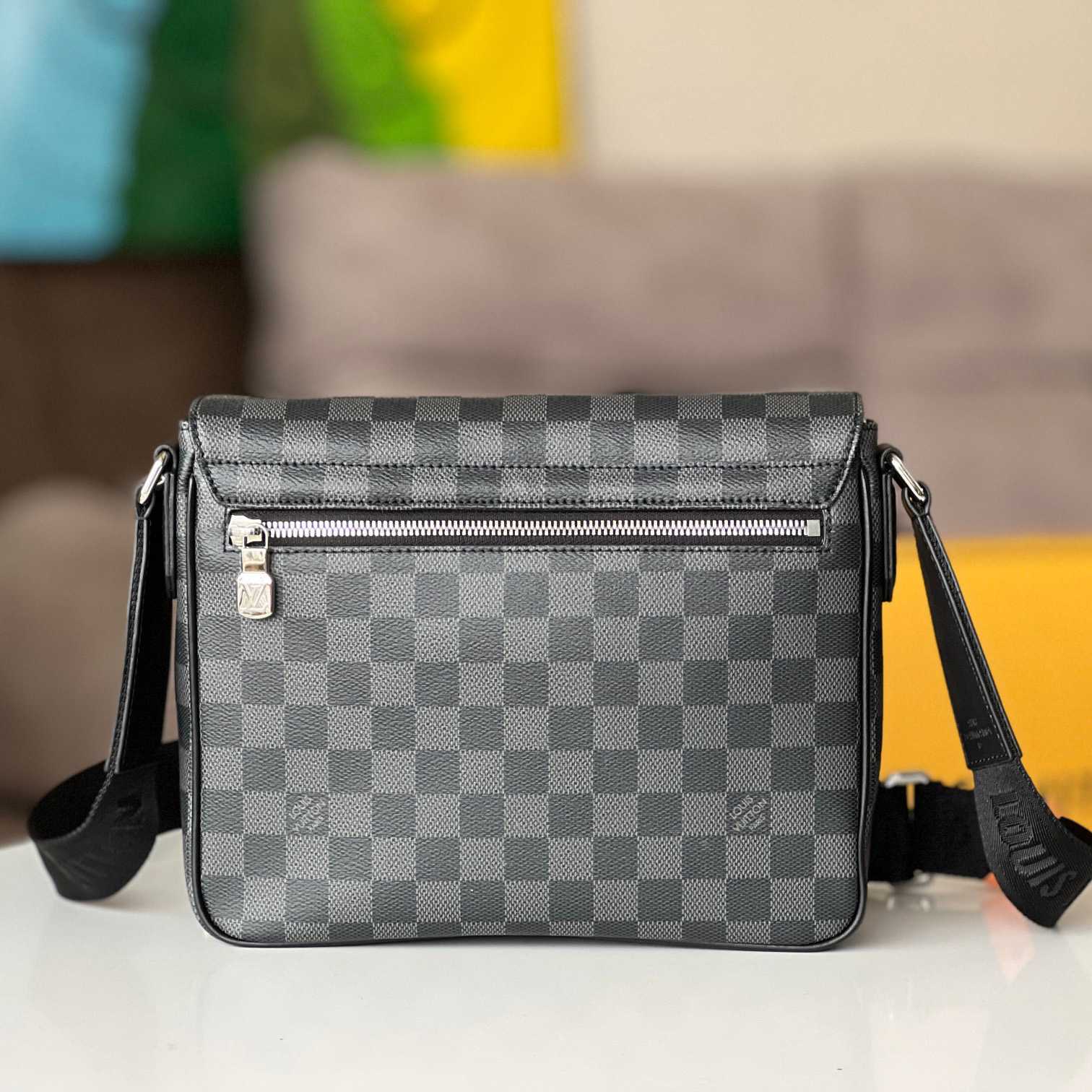 Louis Vuitton District PM (26 x 20 x 7cm)   N42710 - 