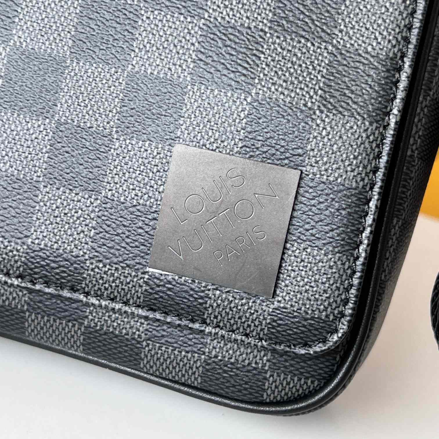 Louis Vuitton District PM (26 x 20 x 7cm)   N42710 - 