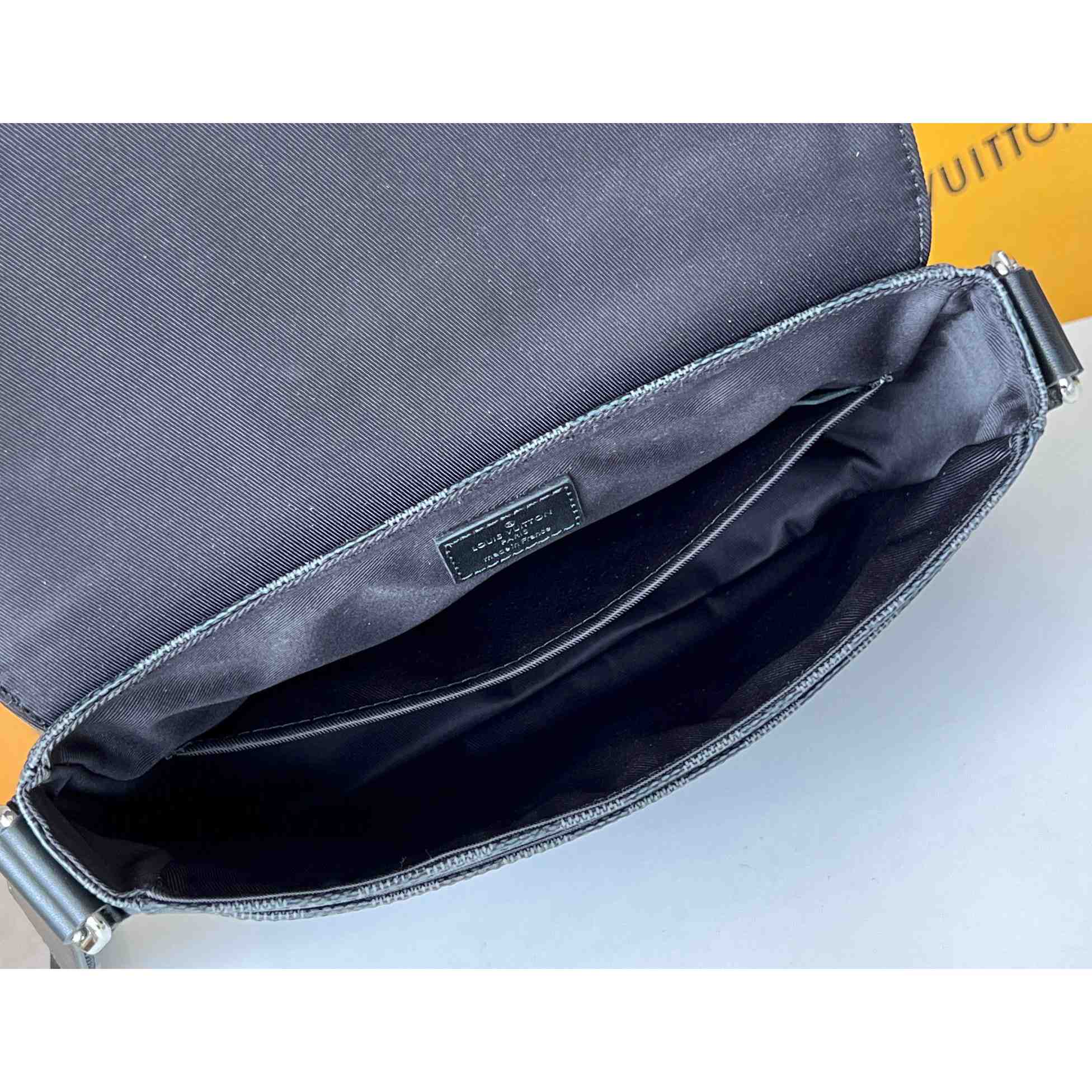 Louis Vuitton District PM (26 x 20 x 7cm)   N42710 - 