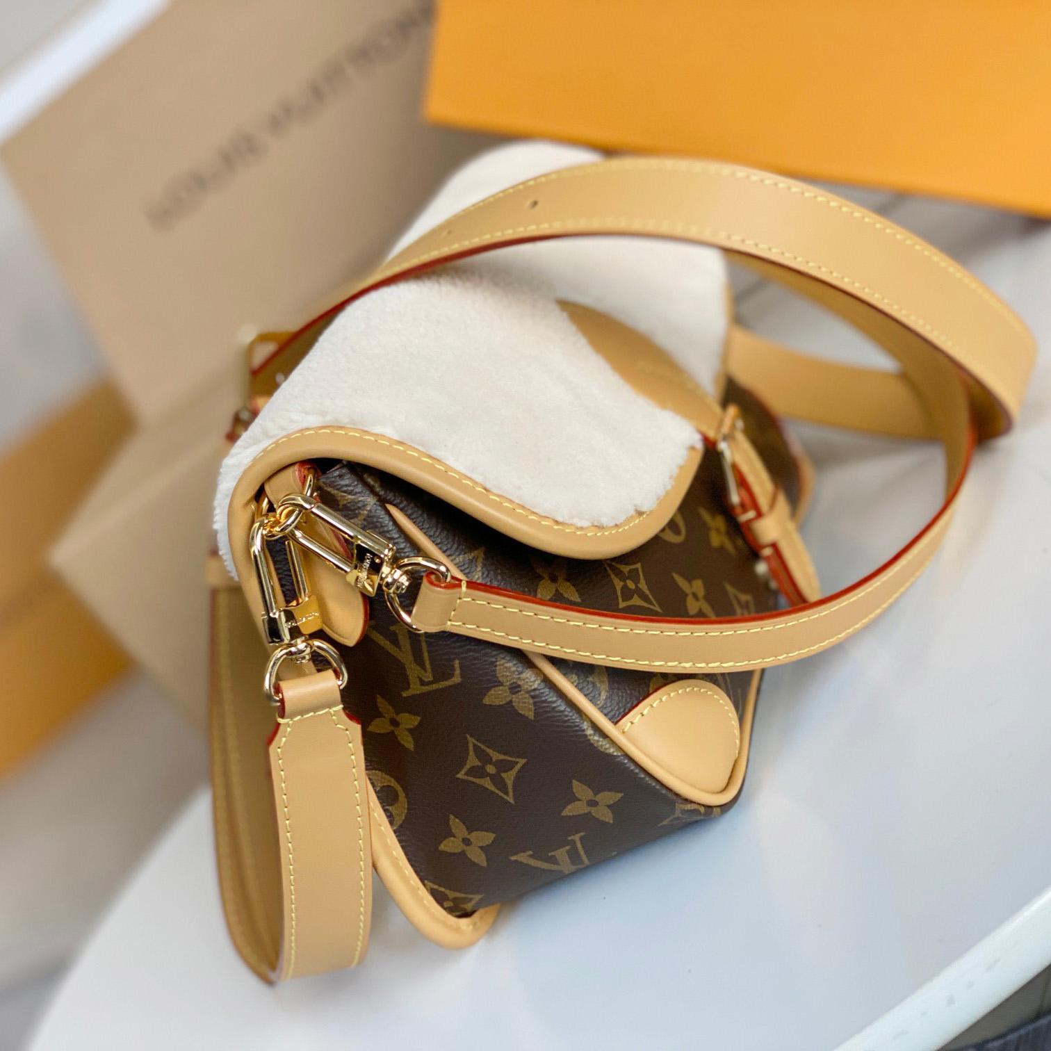 Louis Vuitton Diane (24 x 15 x 9cm)  M46317 - 