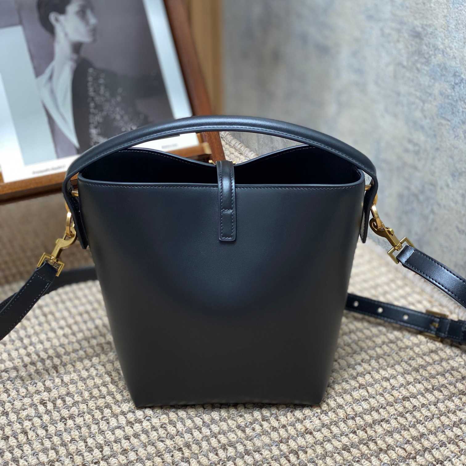 Saint Laurent Le 37 Small In Shiny Leather - 