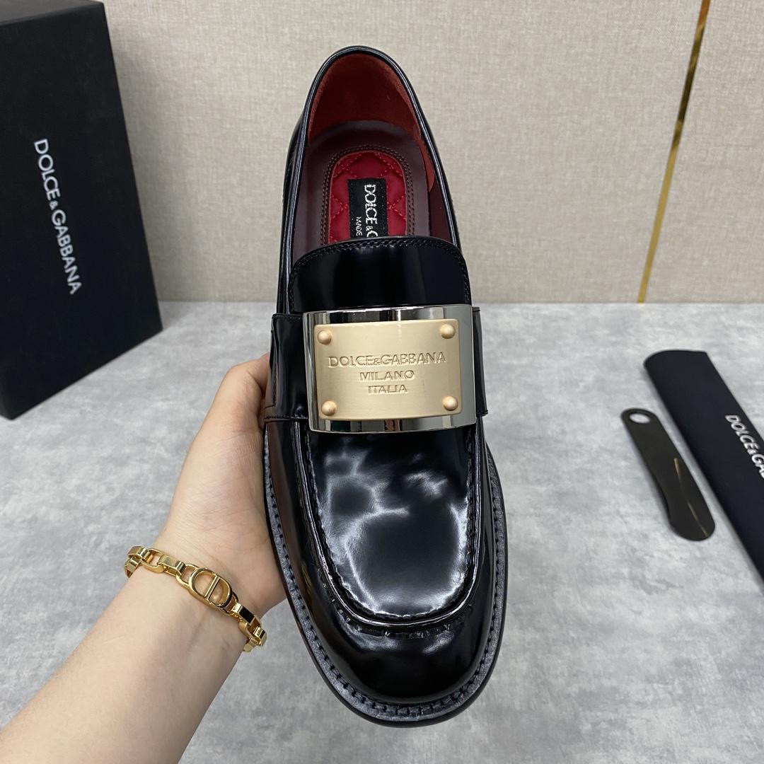 Dolce & Gabbana Bernini Logo-plaque Leather Loafers In Black - 