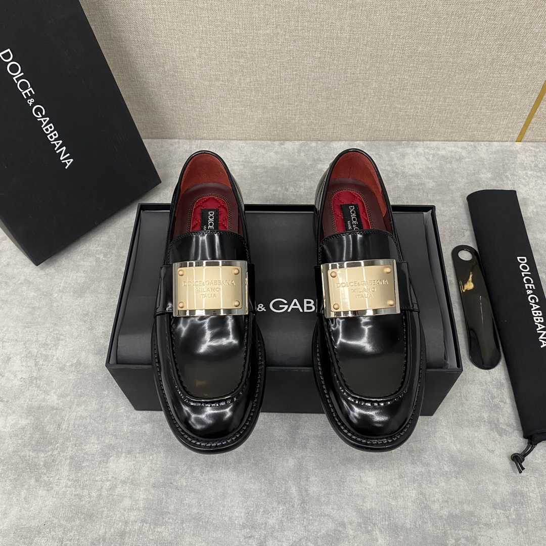 Dolce & Gabbana Bernini Logo-plaque Leather Loafers In Black - 