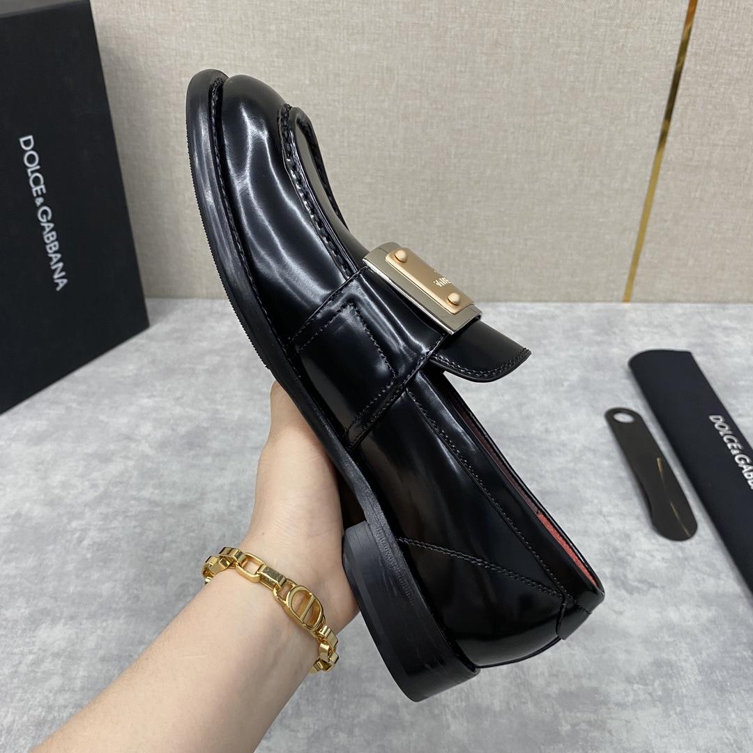Dolce & Gabbana Bernini Logo-plaque Leather Loafers In Black - 