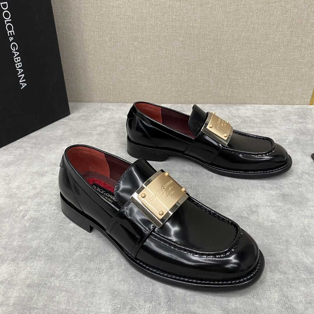 Dolce & Gabbana Bernini Logo-plaque Leather Loafers In Black - 