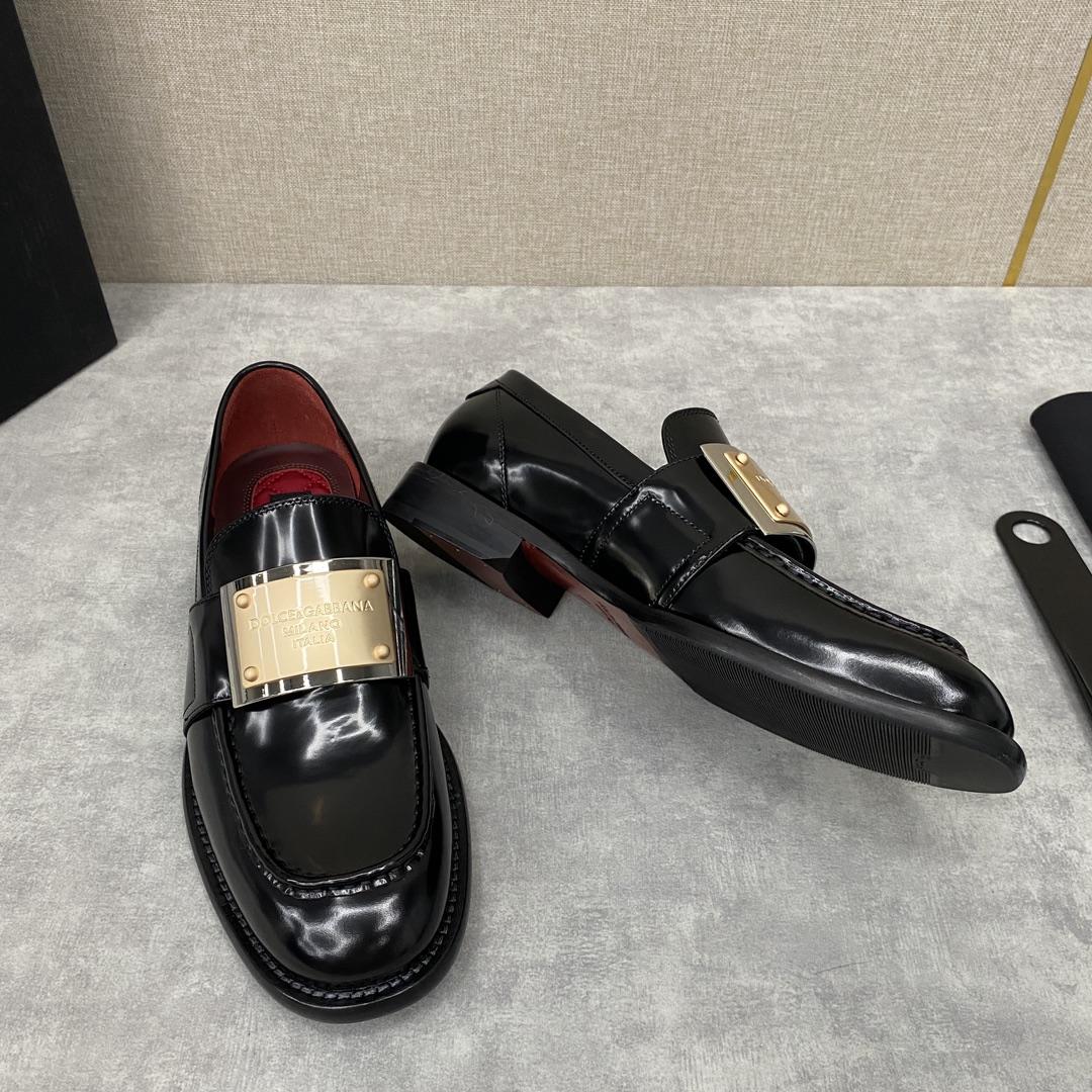 Dolce & Gabbana Bernini Logo-plaque Leather Loafers In Black - 