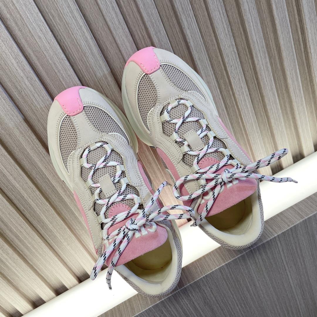 Gucci Women's Run Sneaker - 