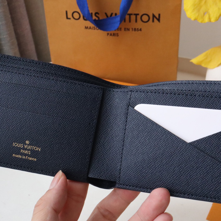 Louis Vuitton Multiple Wallet (7.5 x 11.1 x 1cm)   M82827 - 