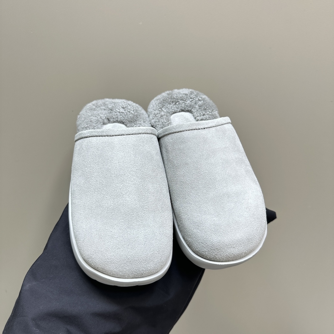 Bottega Veneta Calfskin Flat Snap Slippers - 
