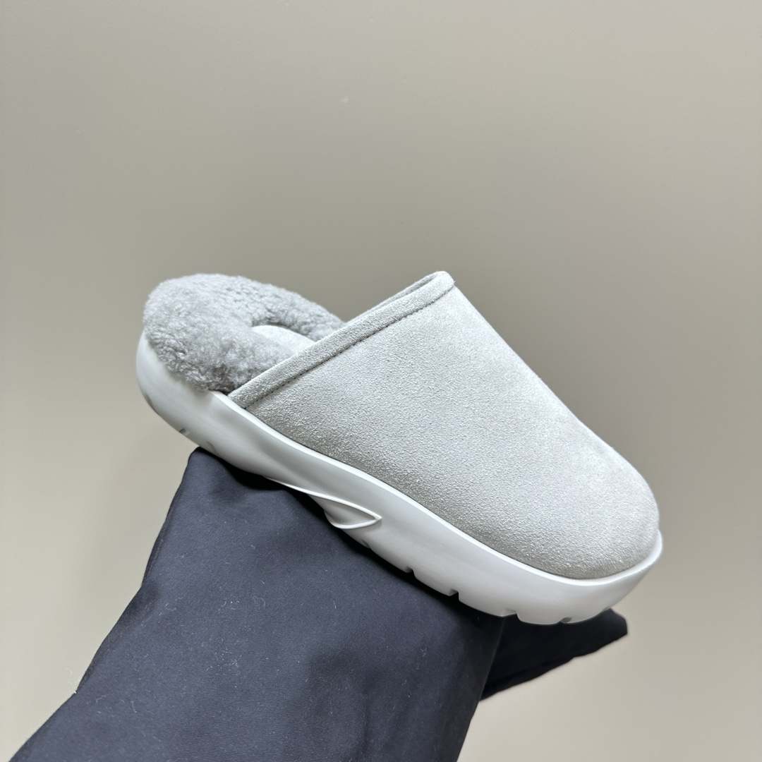 Bottega Veneta Calfskin Flat Snap Slippers - 