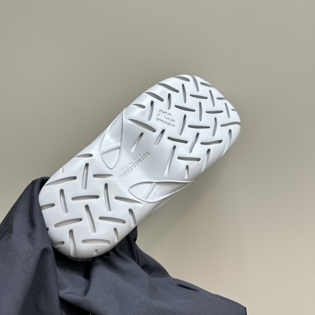 Bottega Veneta Calfskin Flat Snap Slippers - 