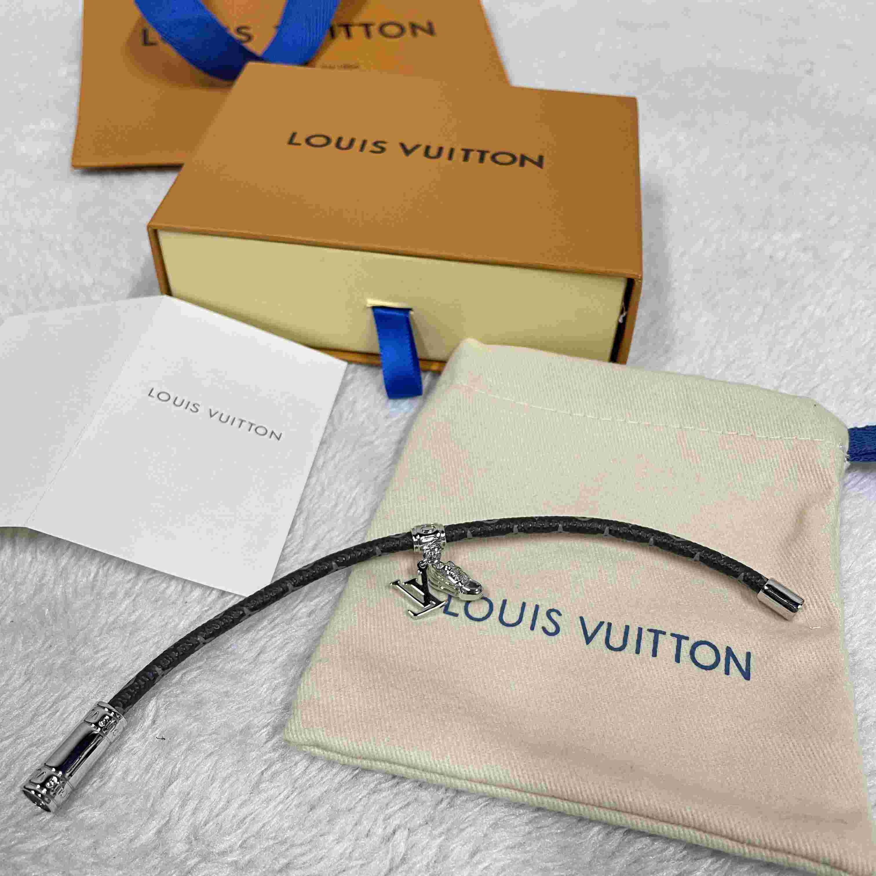 Louis Vuitto LV Icon Trainer Leather Bracelet   M8343 - 