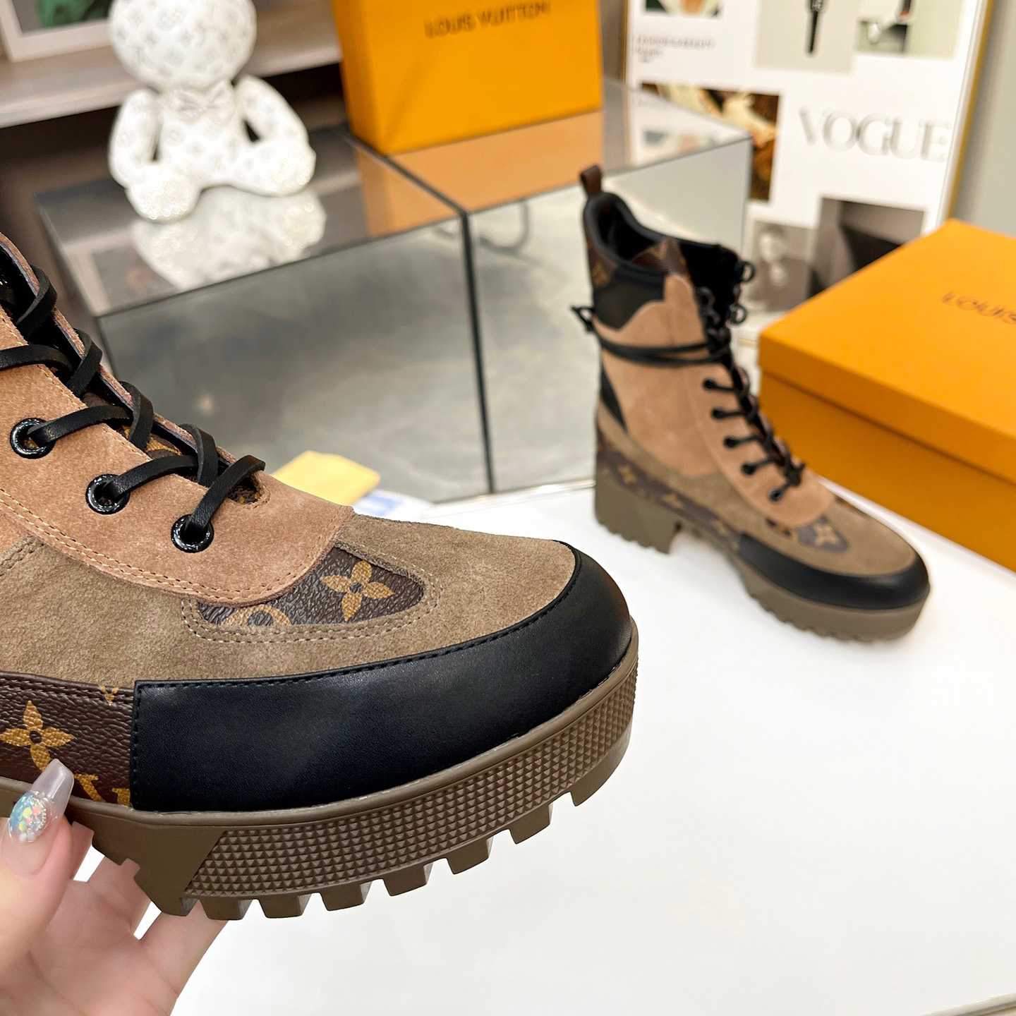 Louis Vuitton Laureate Desert Boots  - 
