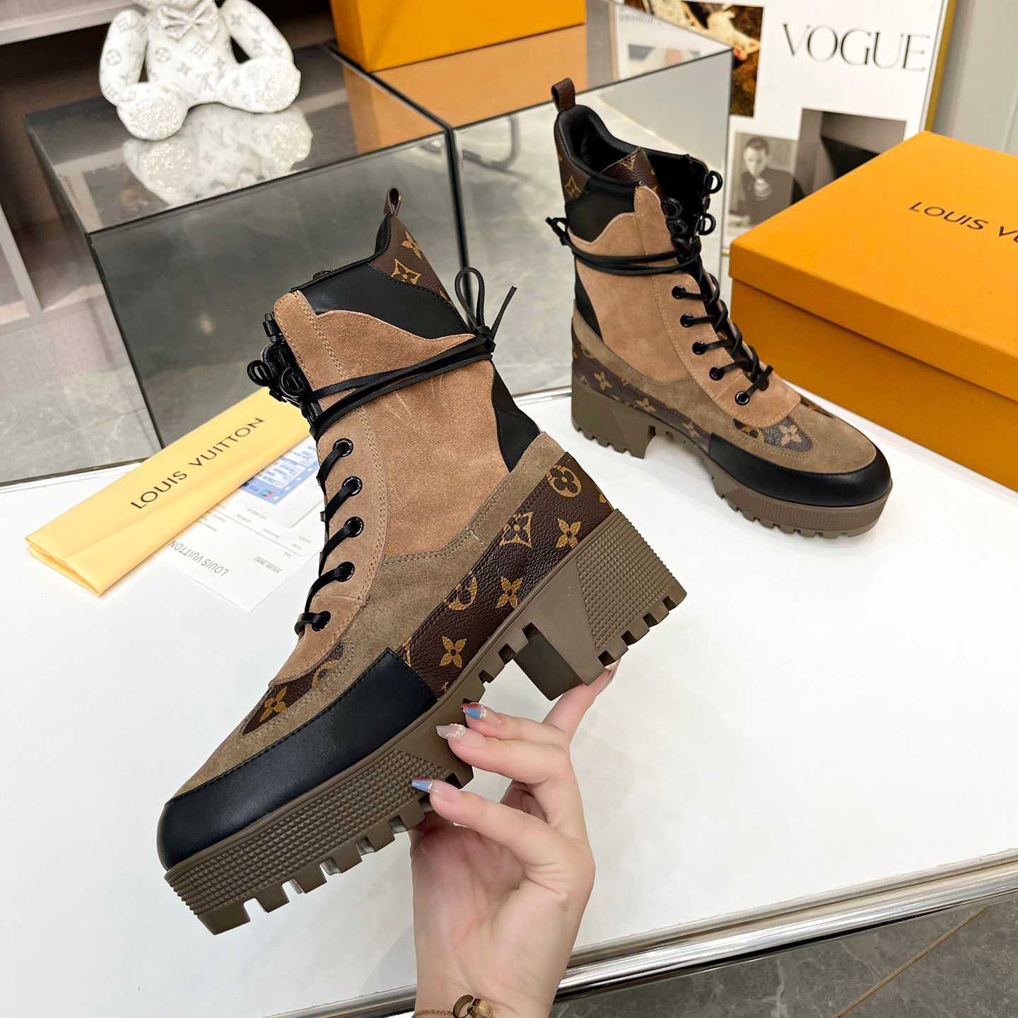 Louis Vuitton Laureate Desert Boots  - 