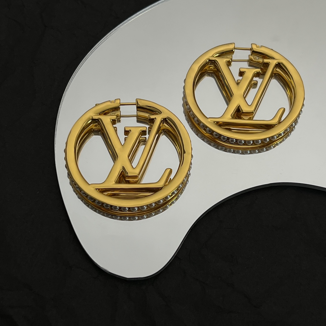 Louis Vuitto Louise Pearls Earrings     M01329 - 