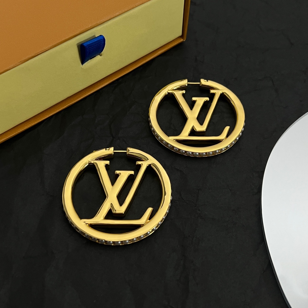 Louis Vuitto Louise Pearls Earrings     M01329 - 