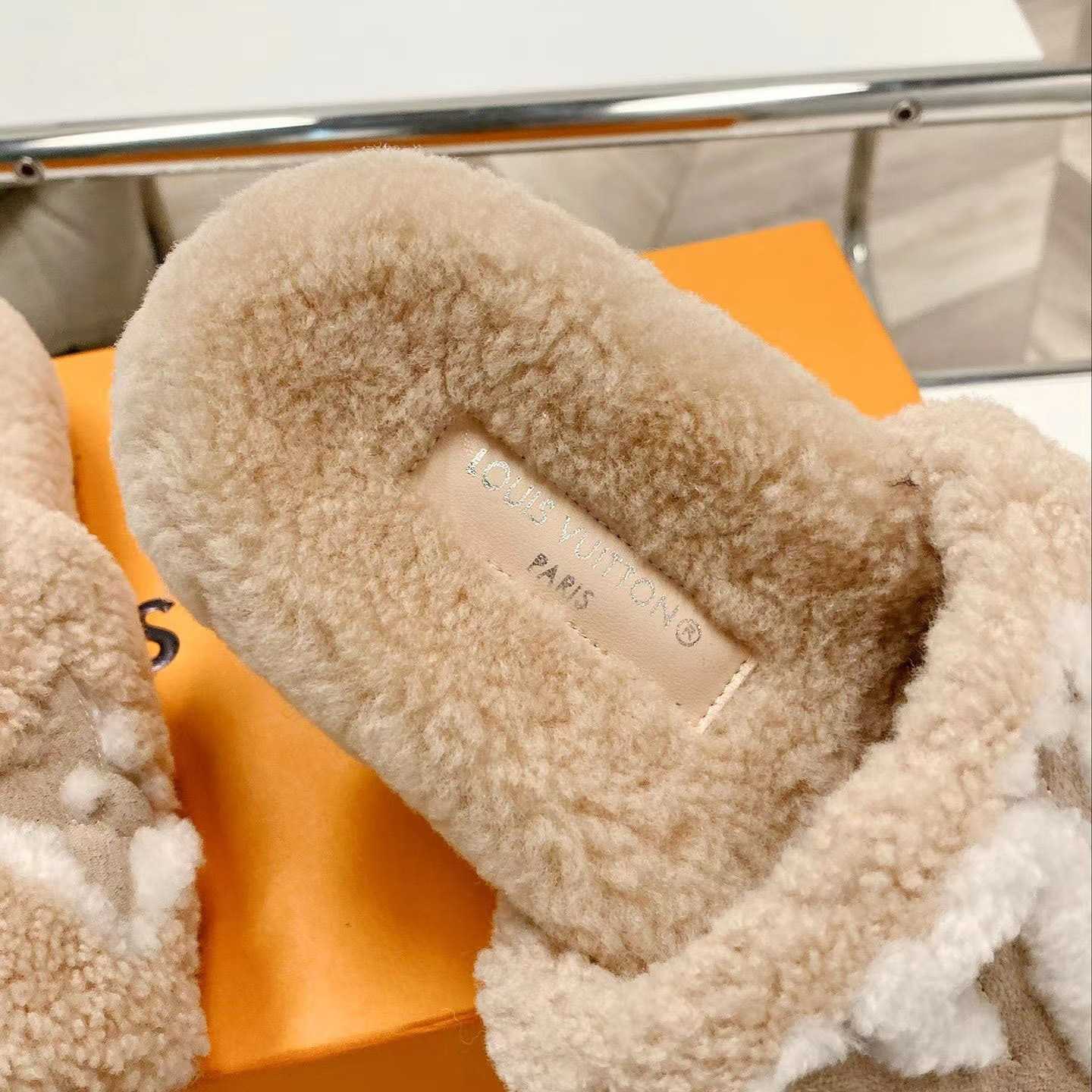Louis Vuitton Paseo Flat Comfort Mule    - 