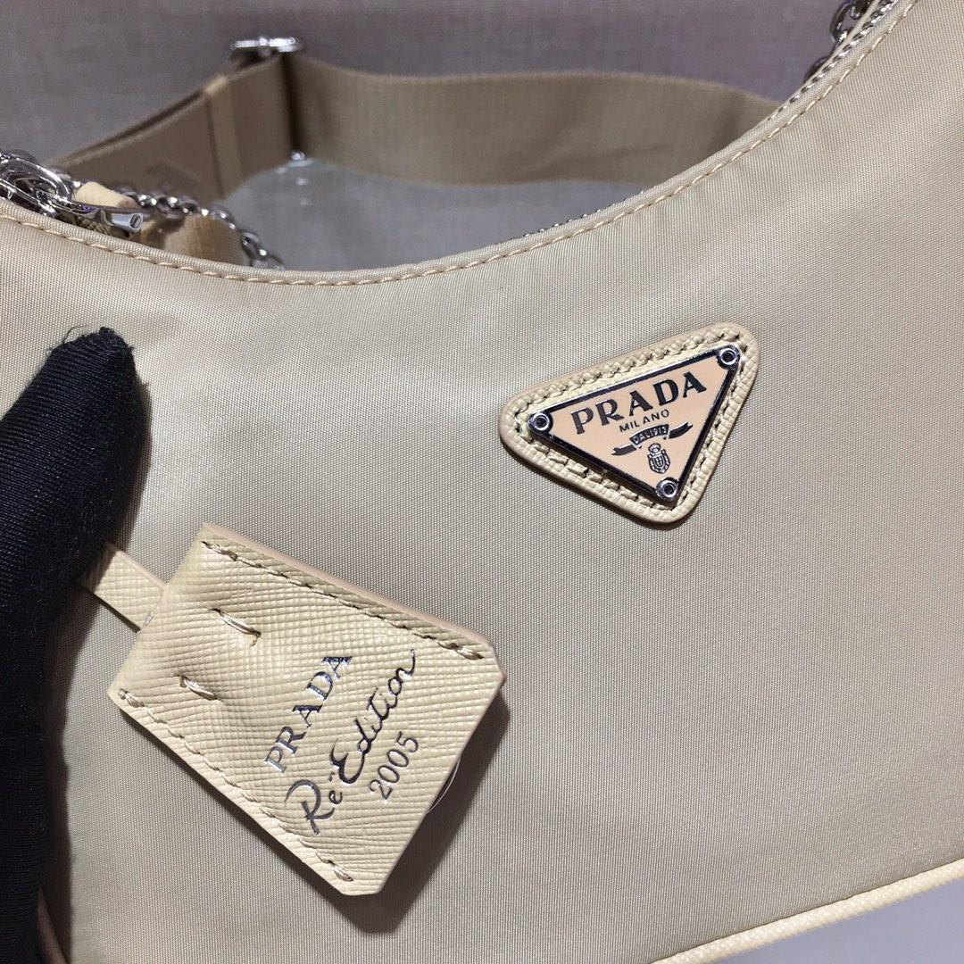Prada Re-Edition 2005 Raffia Bag (22-12-6cm) - 