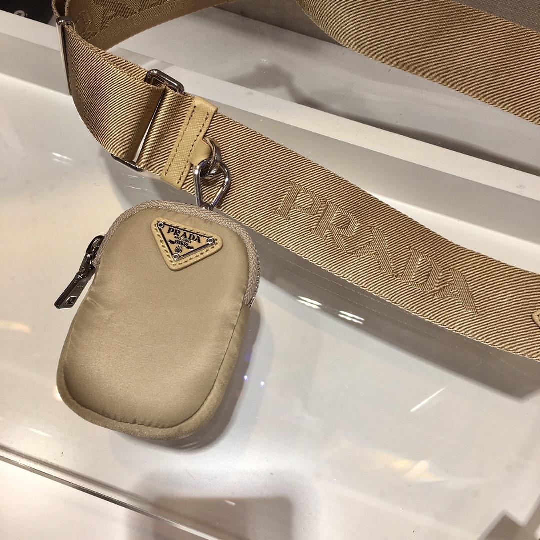 Prada Re-Edition 2005 Raffia Bag (22-12-6cm) - 