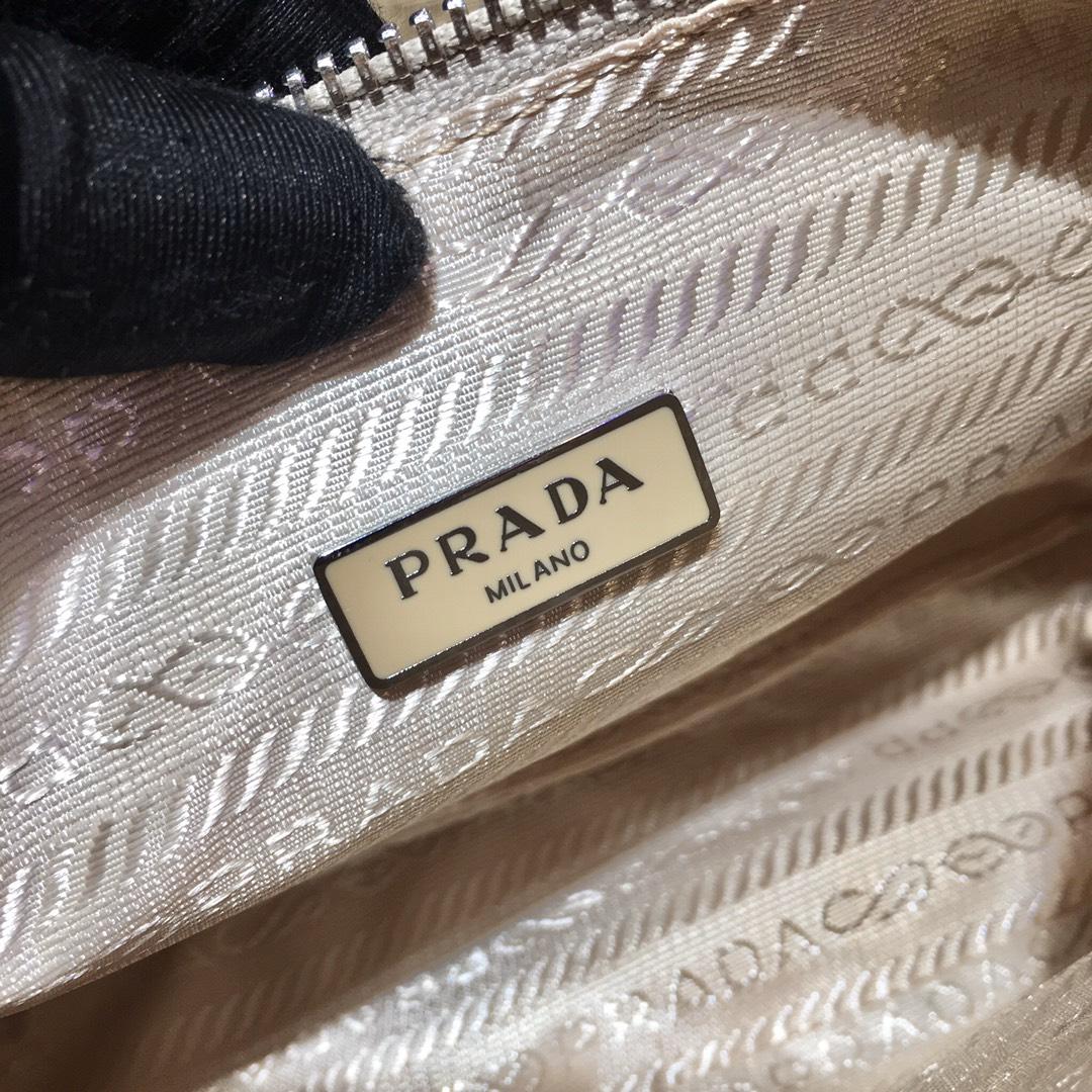 Prada Re-Edition 2005 Raffia Bag (22-12-6cm) - 