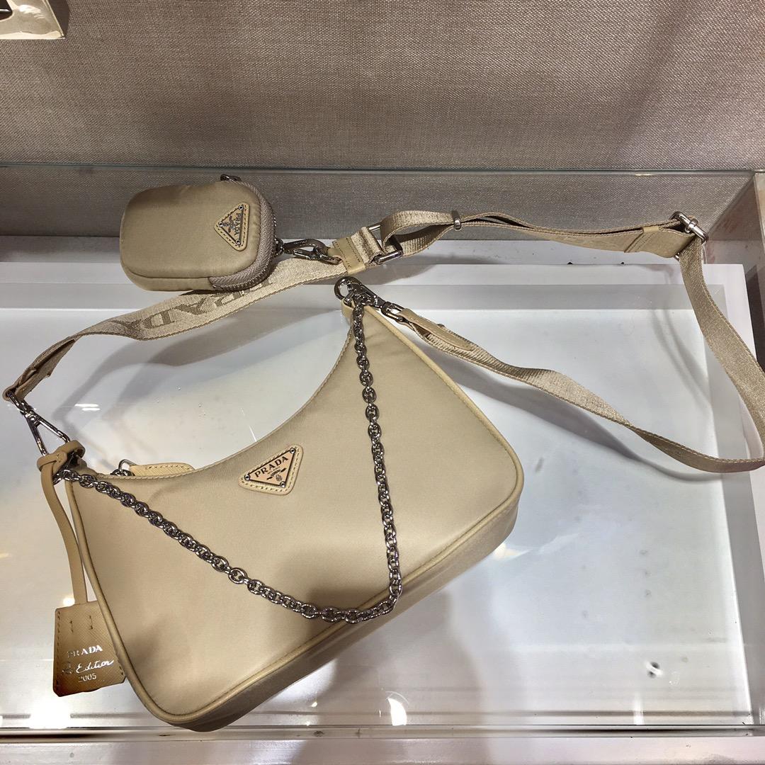 Prada Re-Edition 2005 Raffia Bag (22-12-6cm) - 